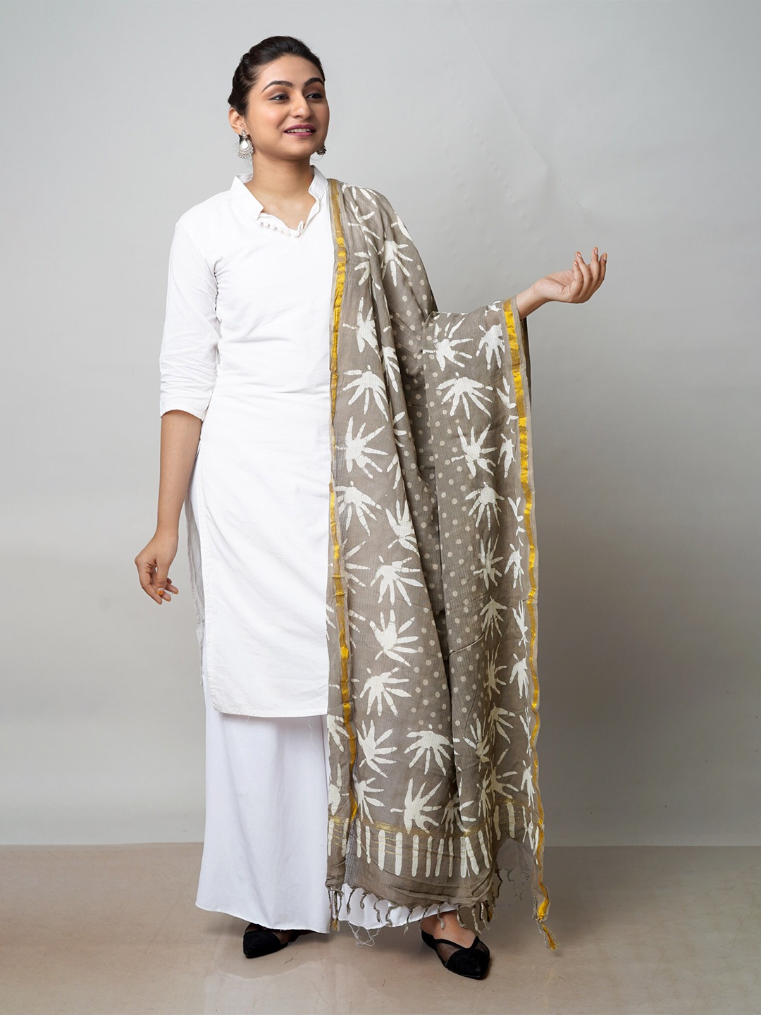 

Unnati Silks Ethnic Motifs Printed Pure Cotton Batik Dupatta, Grey