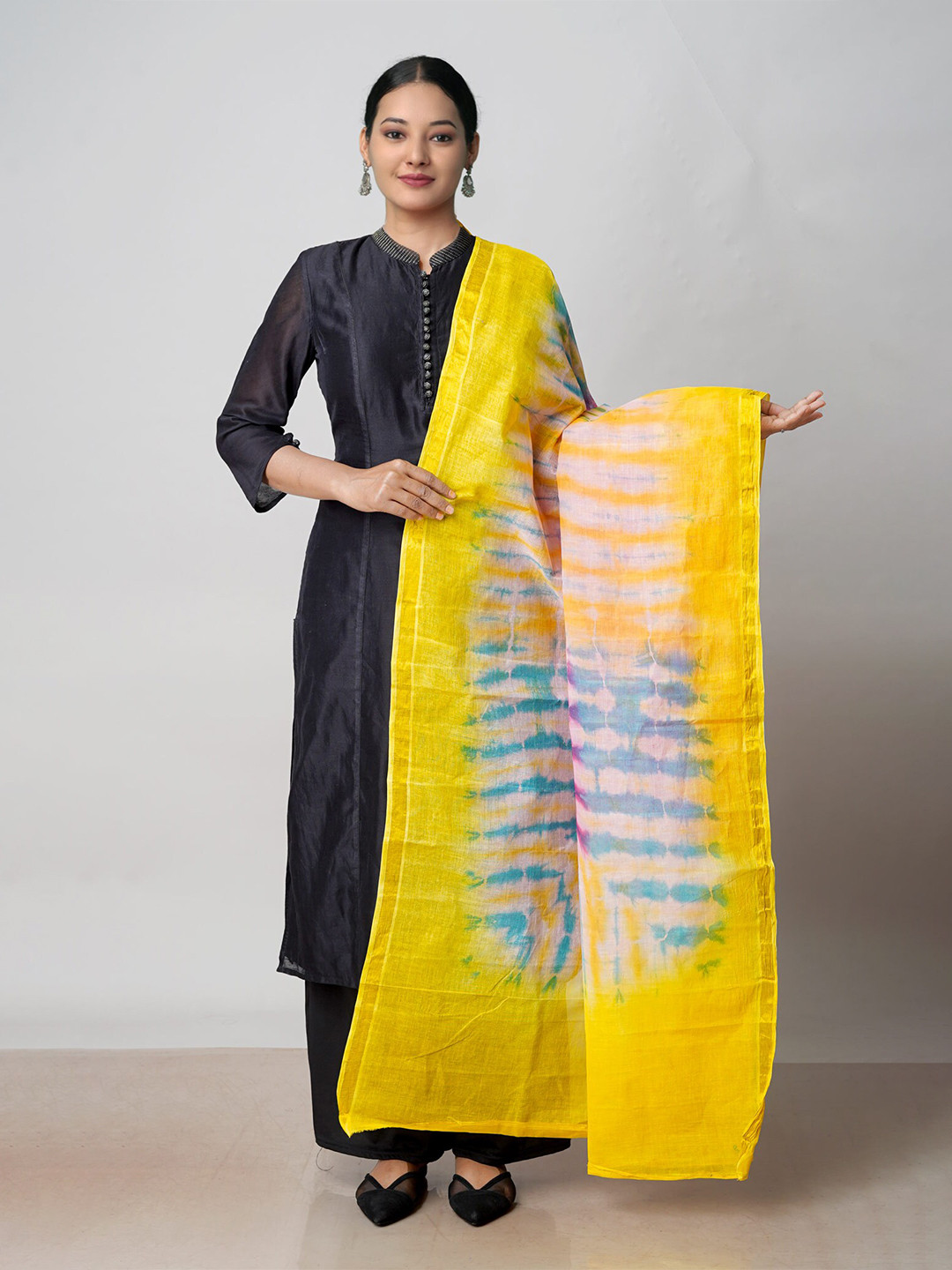 

Unnati Silks Tie and Dye Pure Cotton Dupatta with Zari, Yellow