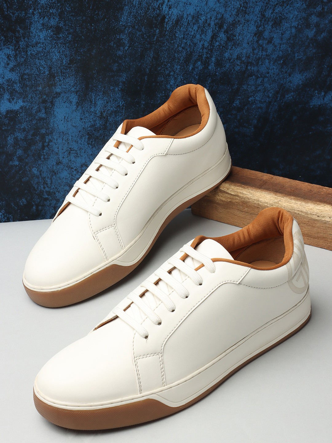 

Carlton London sports Men Lightweight Comfort Insole Basics Sneakers, White