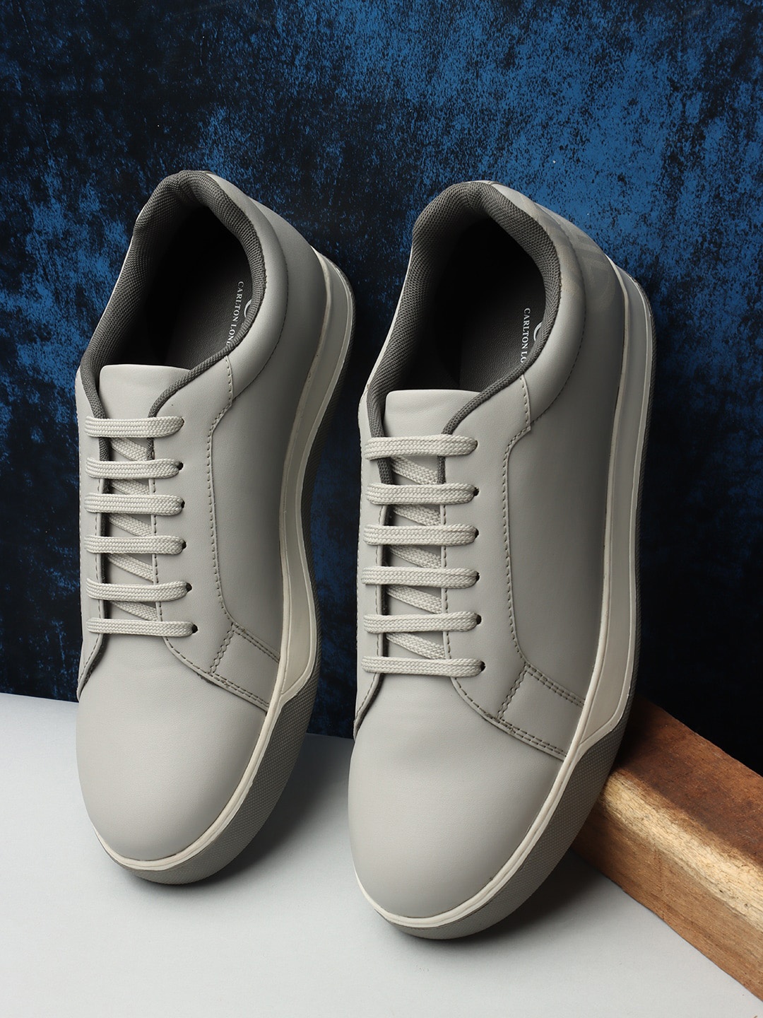 

Carlton London sports Men Contrast Sole Lightweight Sneakers, Grey