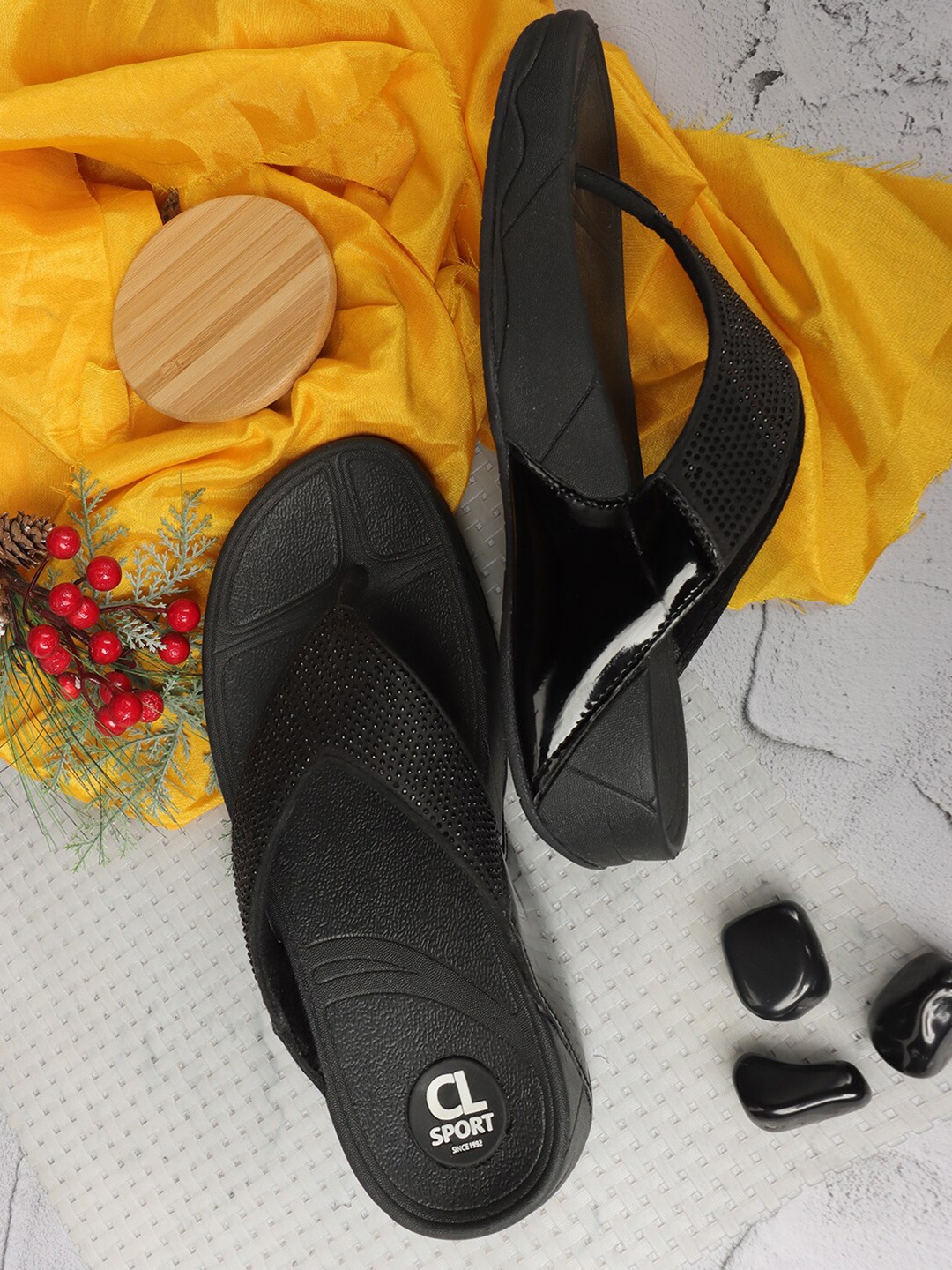 

Carlton London sports Embellished Open Toe Flats, Black