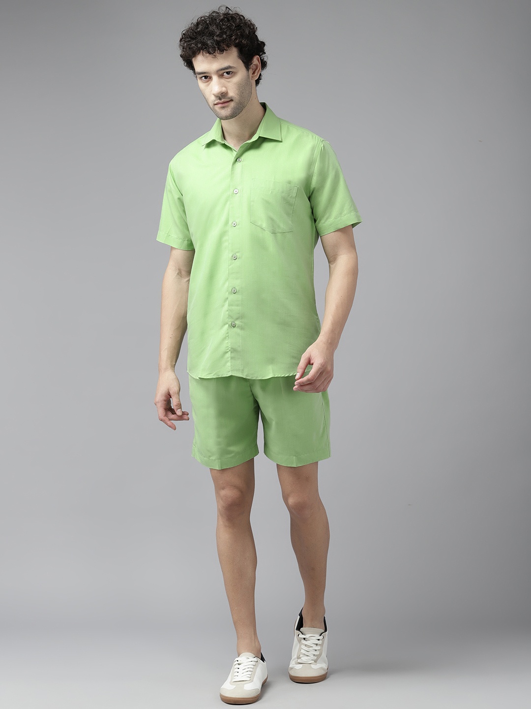 

Shaftesbury London Men Solid Shirt with Shorts, Green