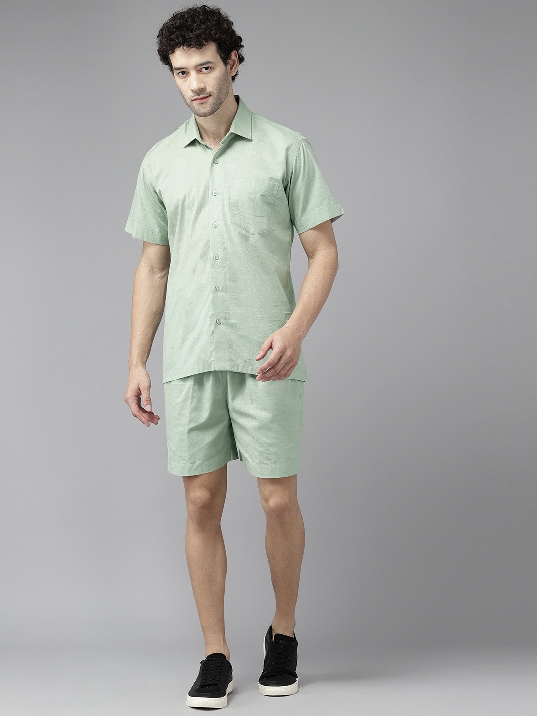 

Shaftesbury London Men Solid Shirt with Shorts, Green