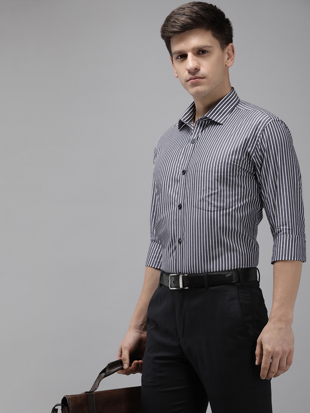 

Park Avenue Pure Cotton Vertical Striped Slim Fit Formal Shirt, Blue