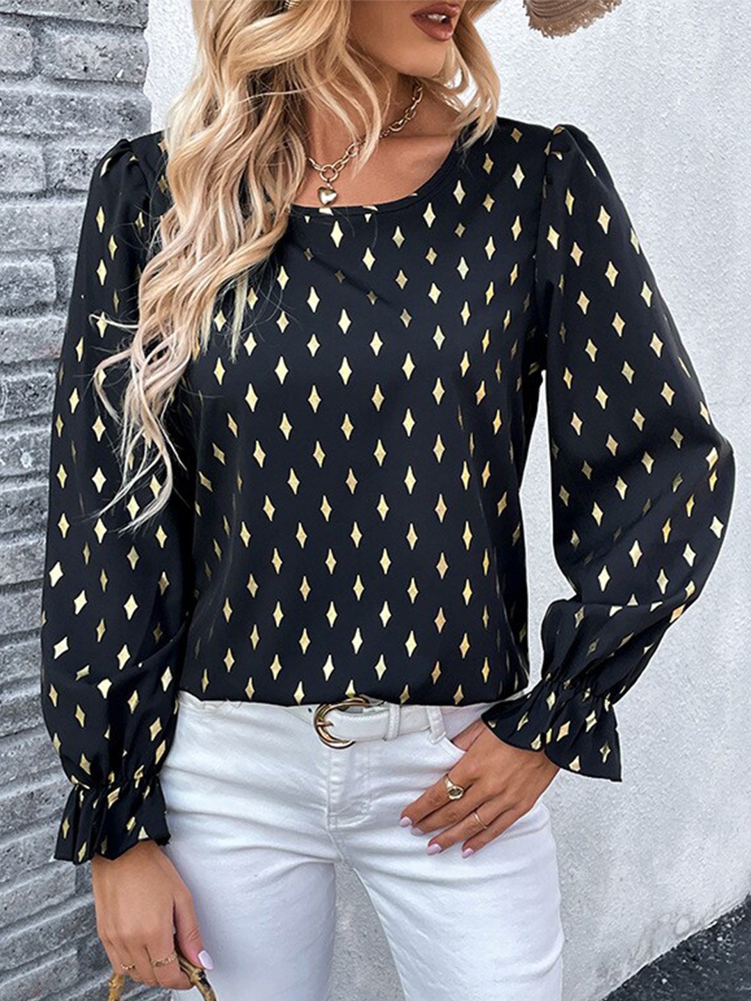 

StyleCast Black Geometric Printed Puff Sleeve Top