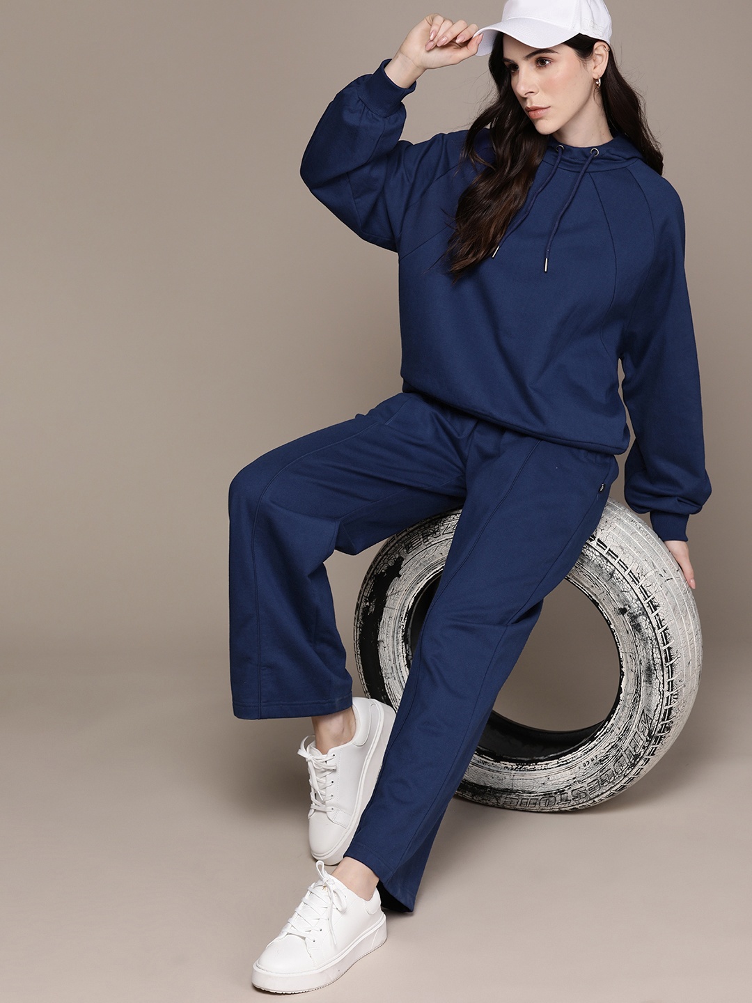 

The Roadster Lifestyle Co. Women Solid Knitted Sweatshirt Co-Ord Set, Navy blue
