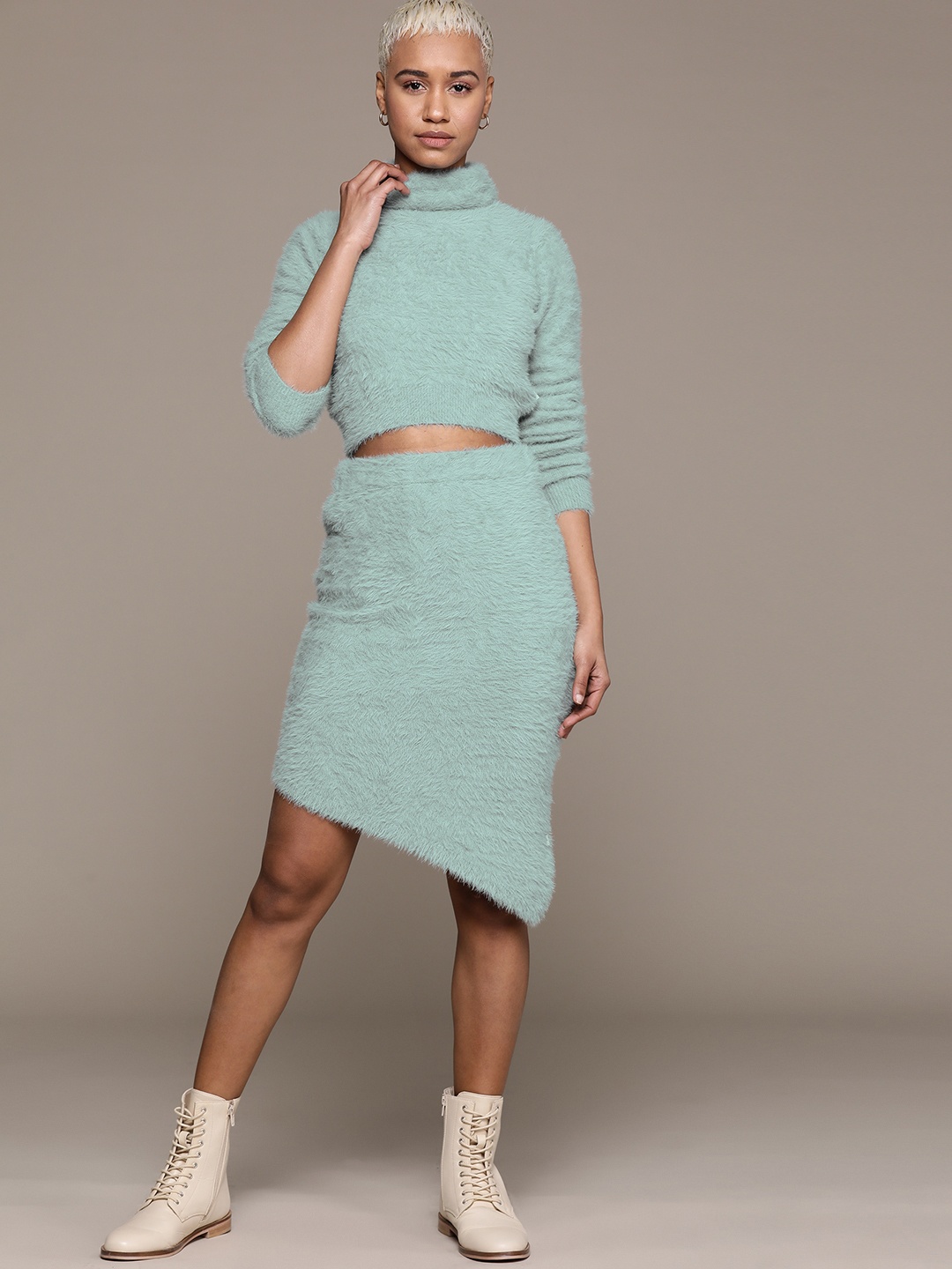 

The Roadster Lifestyle Co. Women Fuzzy Asymmetric Hem Winter Co-Ords, Green