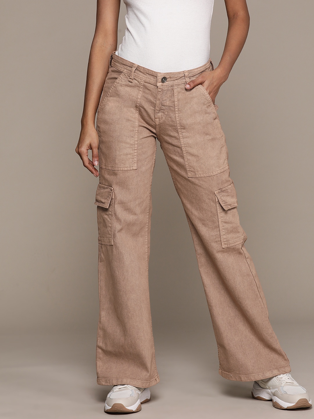 

The Roadster Lifestyle Co. Women Cargo Fit Stretchable Jeans, Taupe