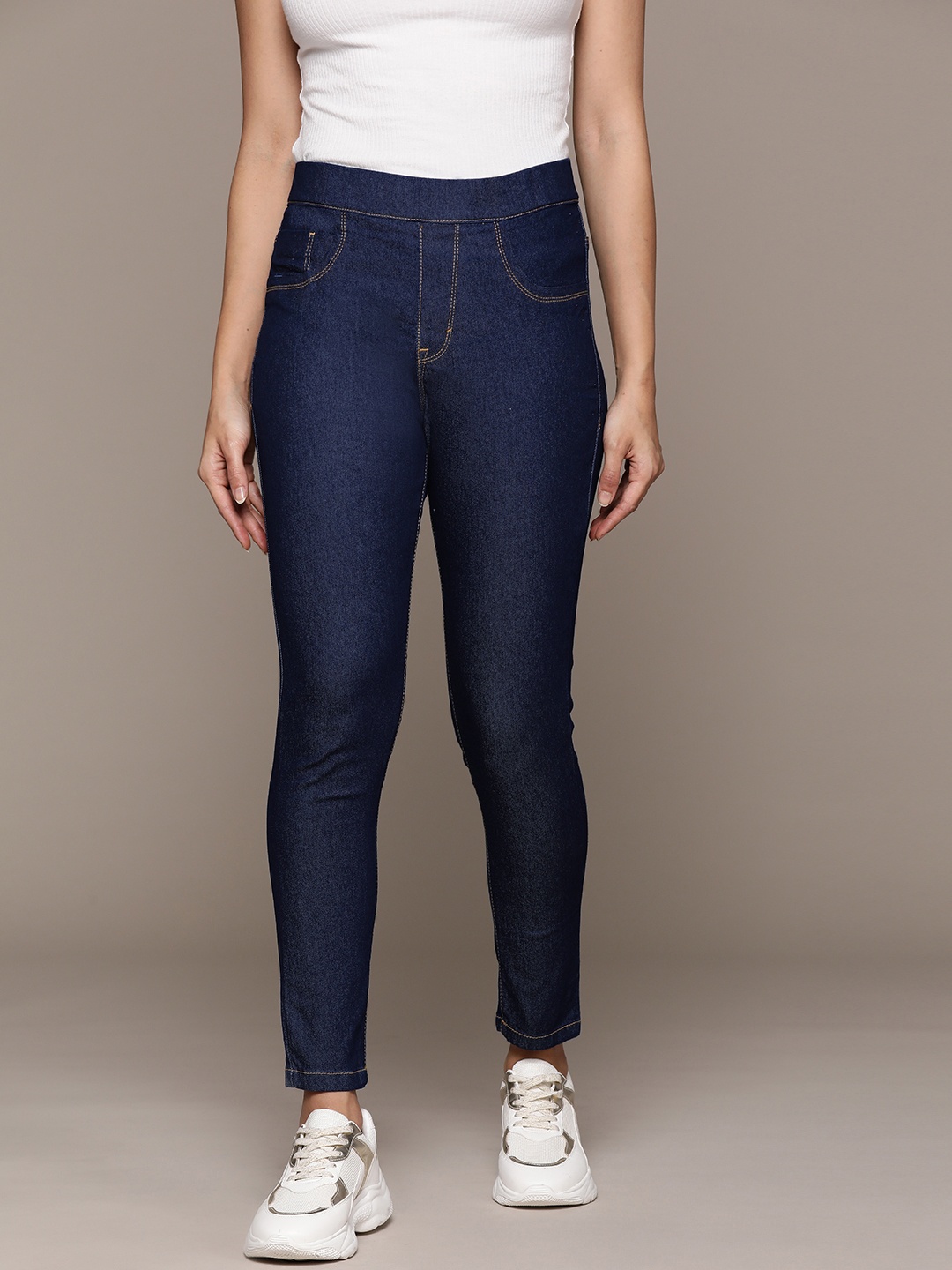 

The Roadster Lifestyle Co. Women Mid-Rise Regular Fit Jeans, Blue
