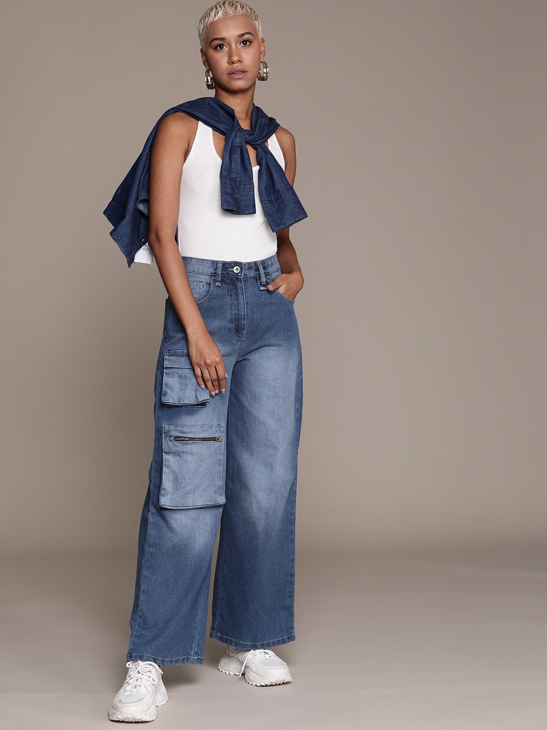 

The Roadster Lifestyle Co. Women High-Rise Light Fade Stretchable Flared Jeans, Blue