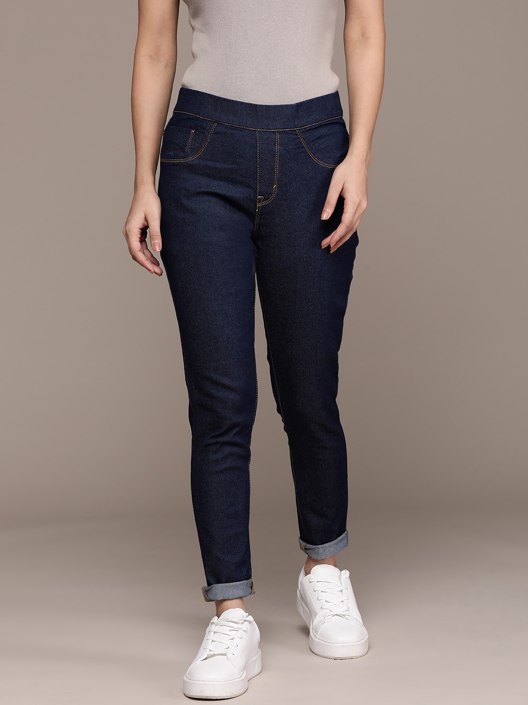 

The Roadster Lifestyle Co. Women Slim Fit Stretchable Jeans, Navy blue