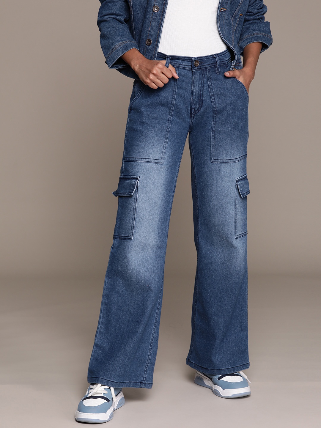 

The Roadster Lifestyle Co. Flared Light Fade Stretchable Cargo Jeans, Blue