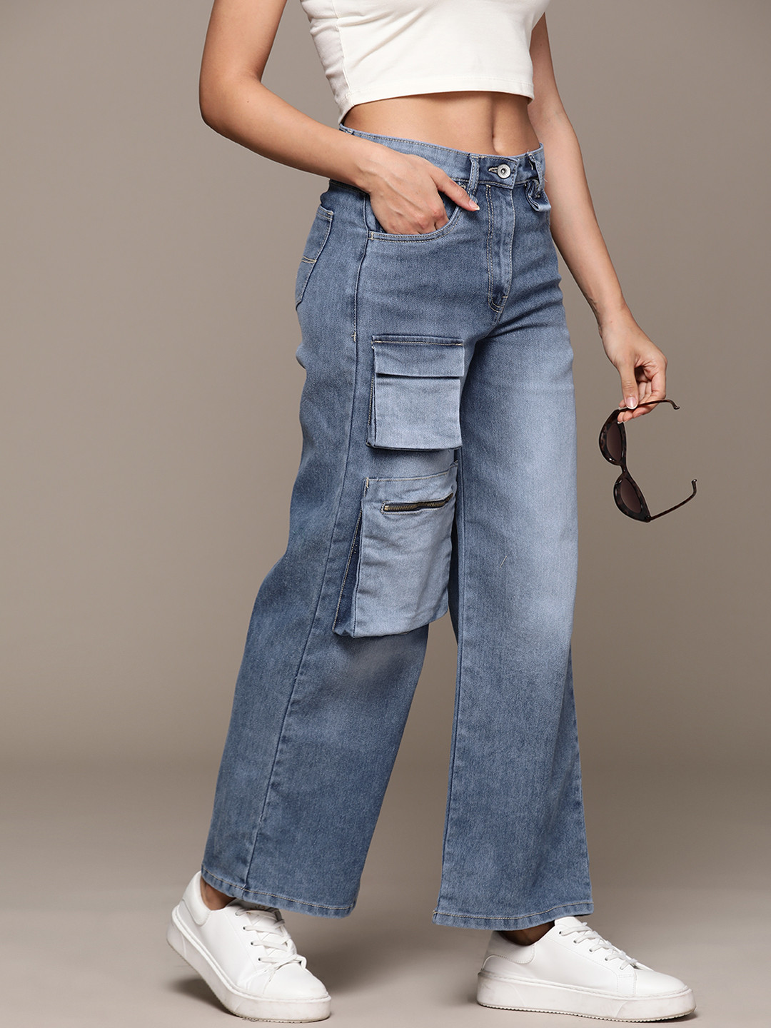 

The Roadster Lifestyle Co. Women Flared Cargo Jeans, Navy blue