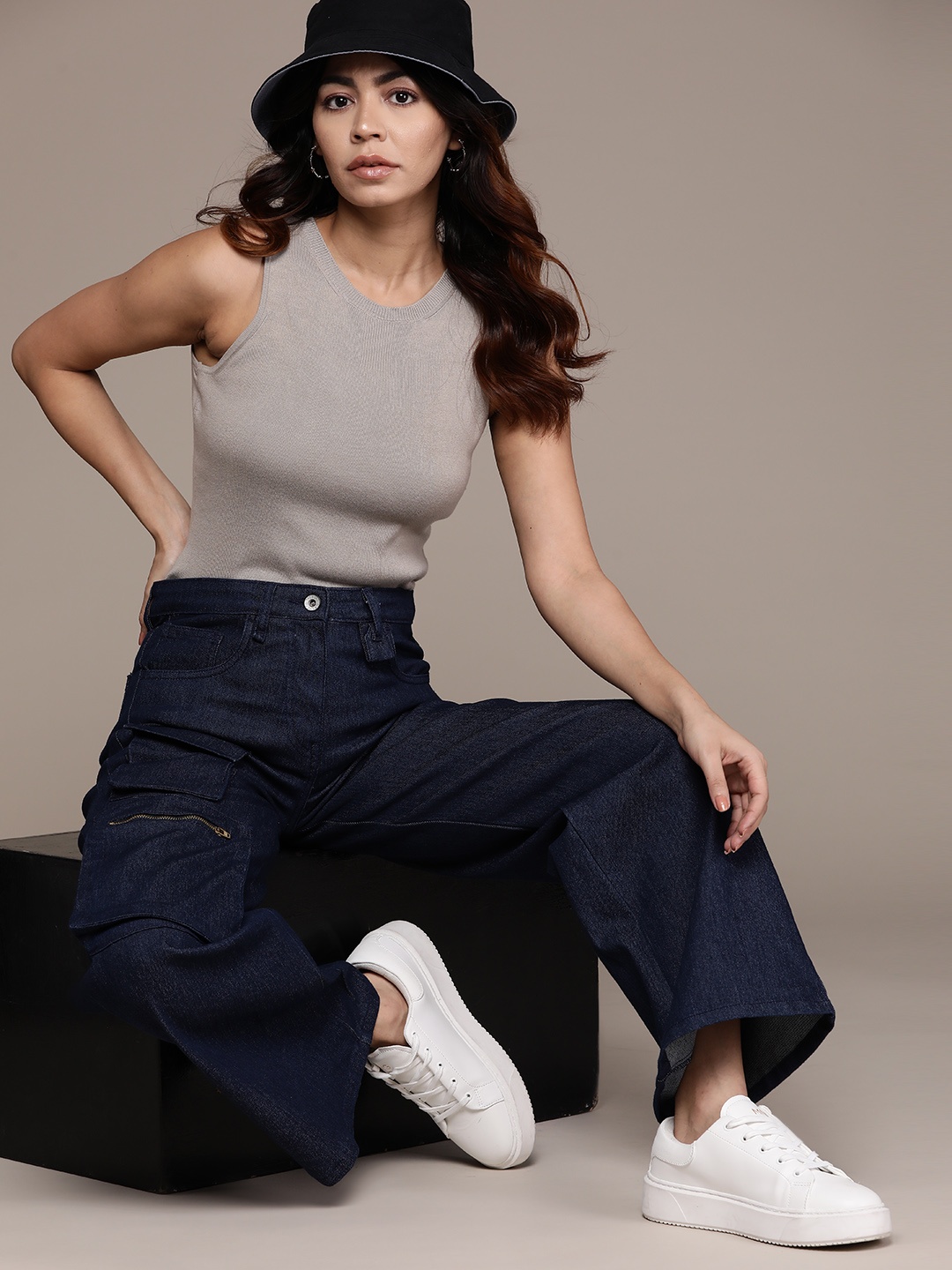 

The Roadster Lifestyle Co. Women Flared Stretchable Jeans, Navy blue