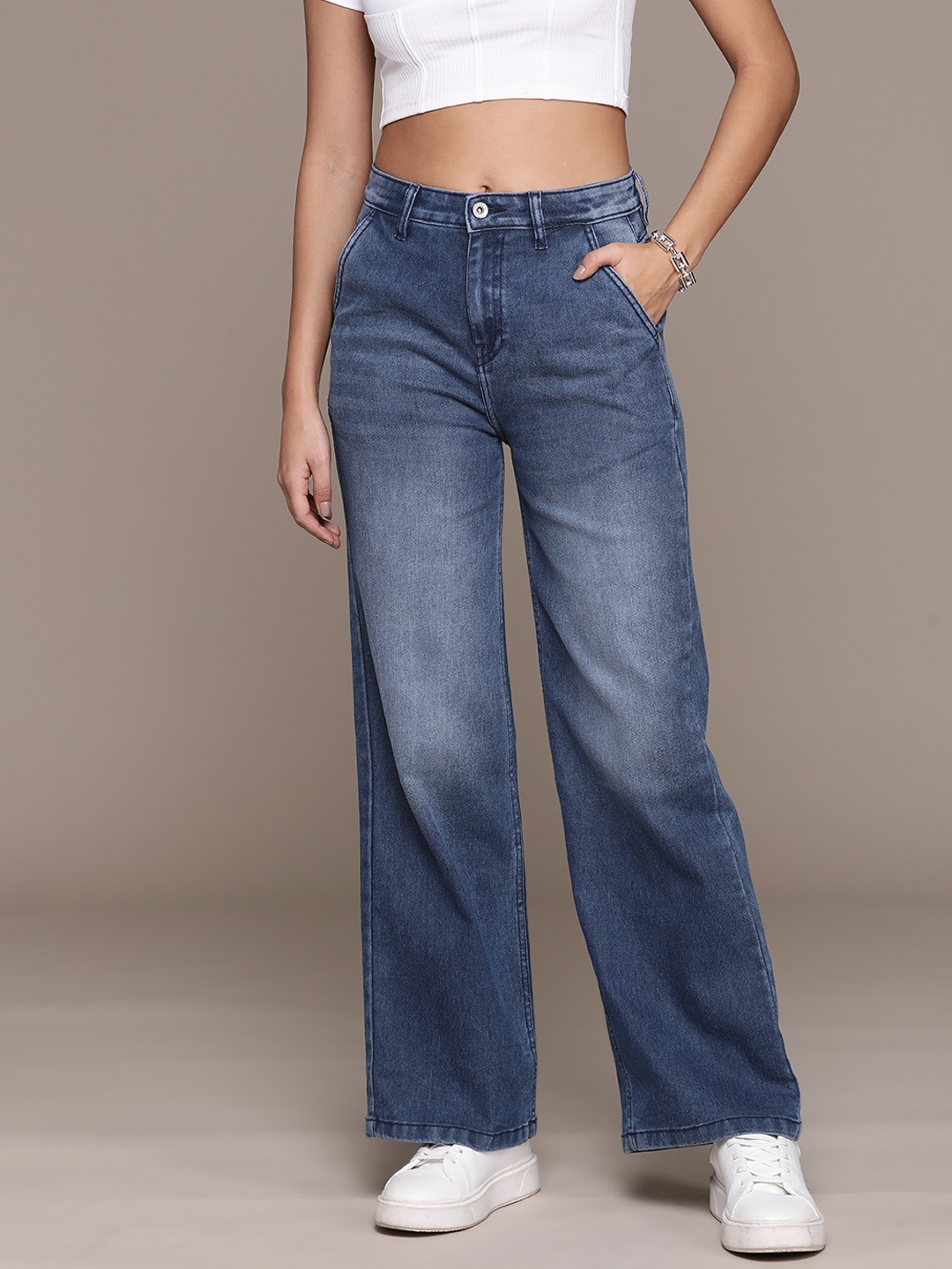 

The Roadster Lifestyle Co. Women Wide Leg Light Fade Stretchable Jeans, Blue