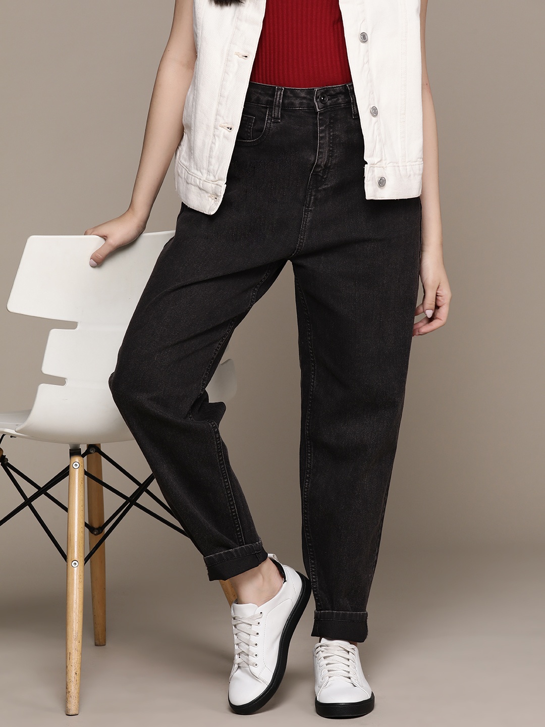 

The Roadster Lifestyle Co. Women High-Rise Slouchy Fit Stretchable Jeans, Black