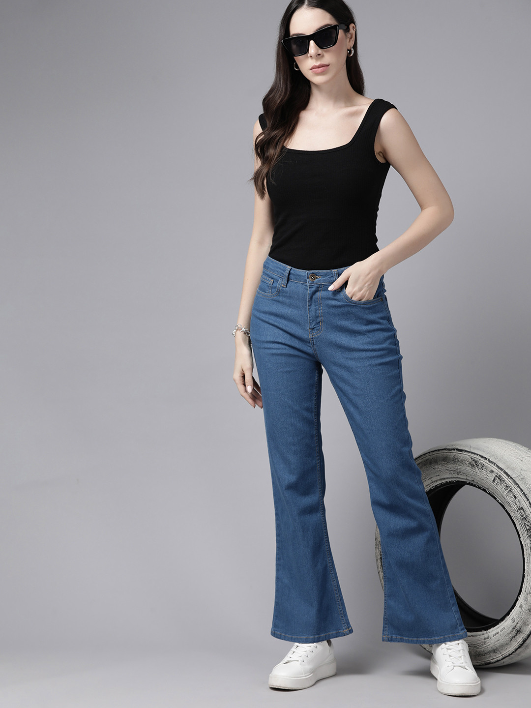 

The Roadster Lifestyle Co. Women Mid Rise Bootcut Stretchable Jeans, Blue