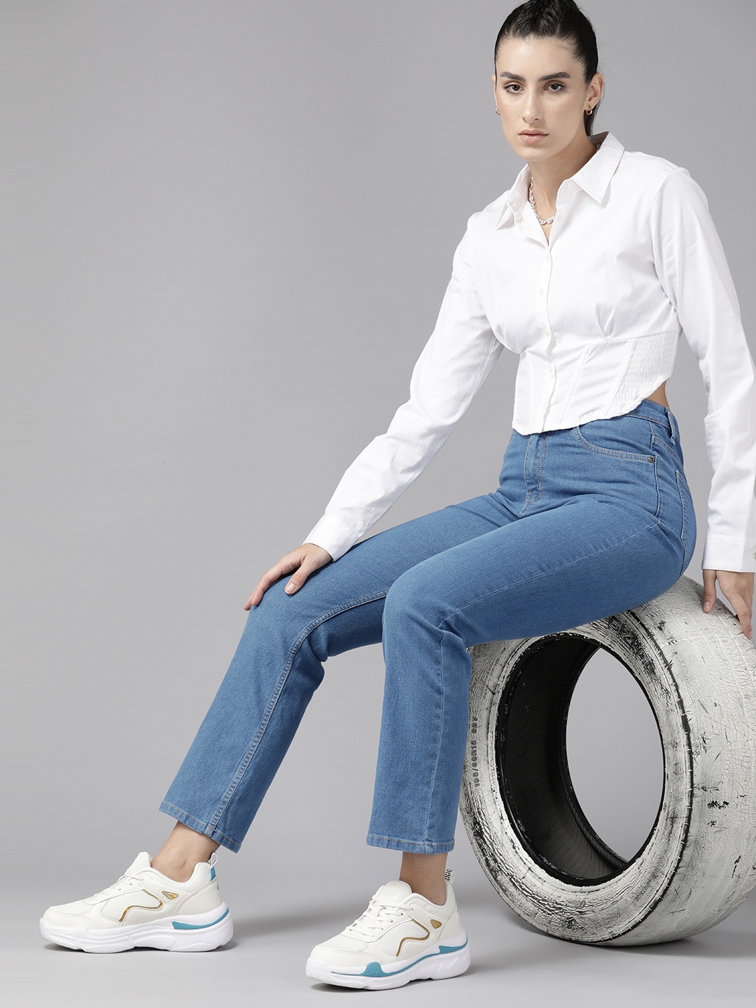 

Roadster Women Straight Fit High-Rise Stretchable Jeans, Blue