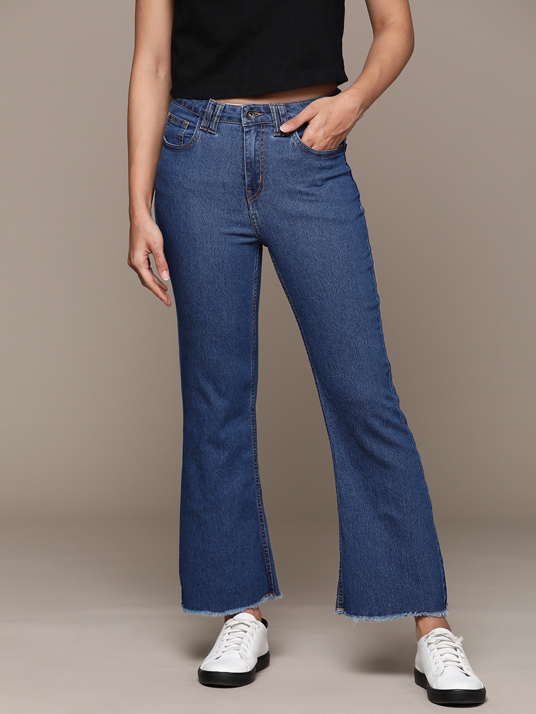 

The Roadster Lifestyle Co. Women Frayed Hem Flared High-Rise Stretchable Jeans, Blue