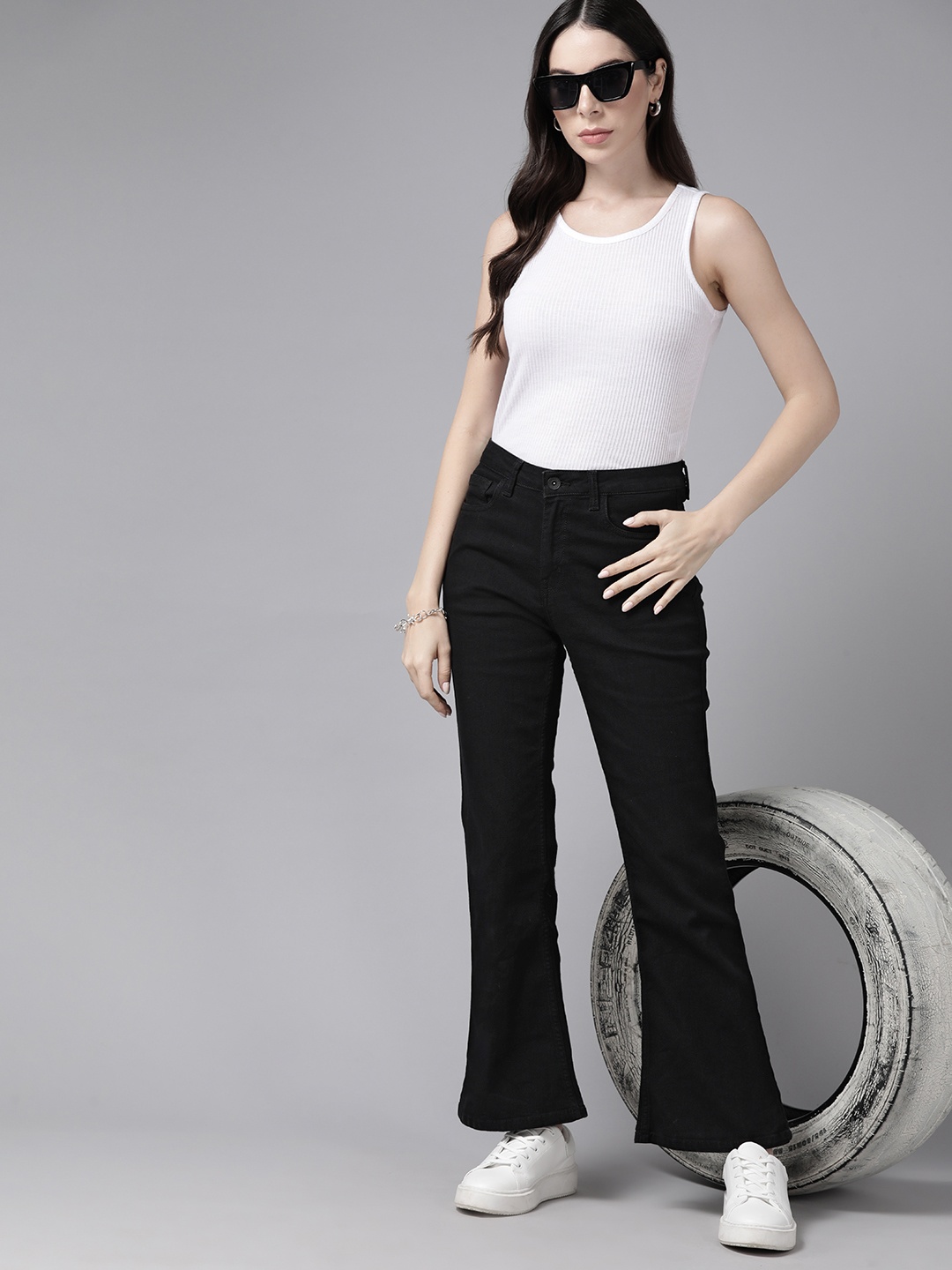 

The Roadster Lifestyle Co. Women Boot Cut Fit Mid Rise Stretchable Jeans, Black