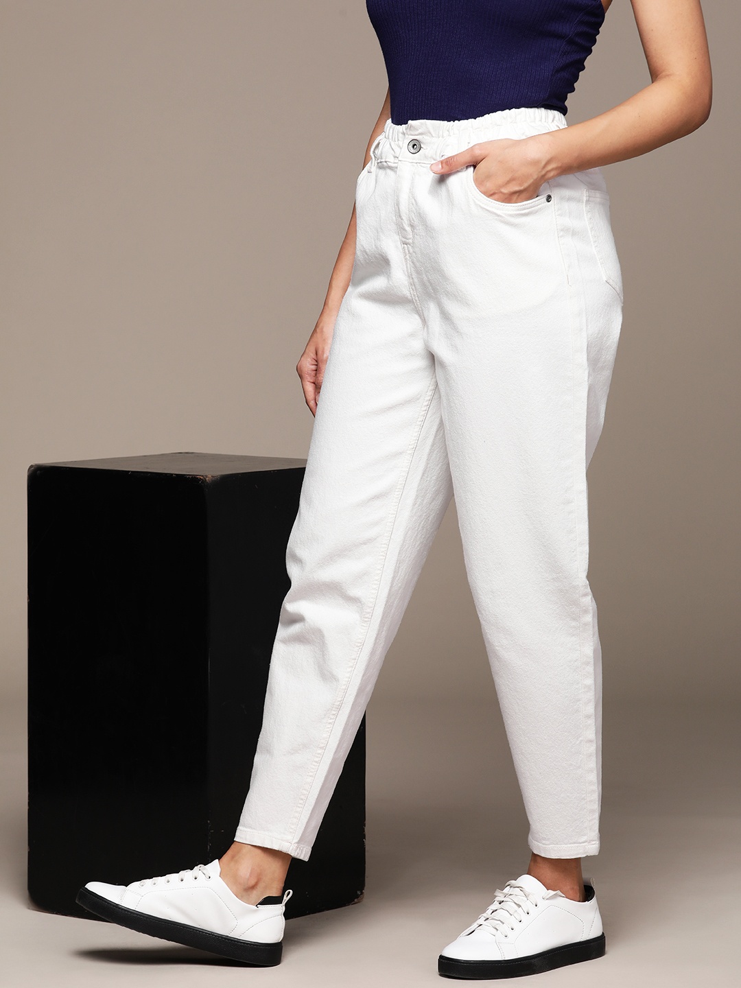 

The Roadster Lifestyle Co. Women Mom-Fit High-Rise Stretchable Jeans, Off white