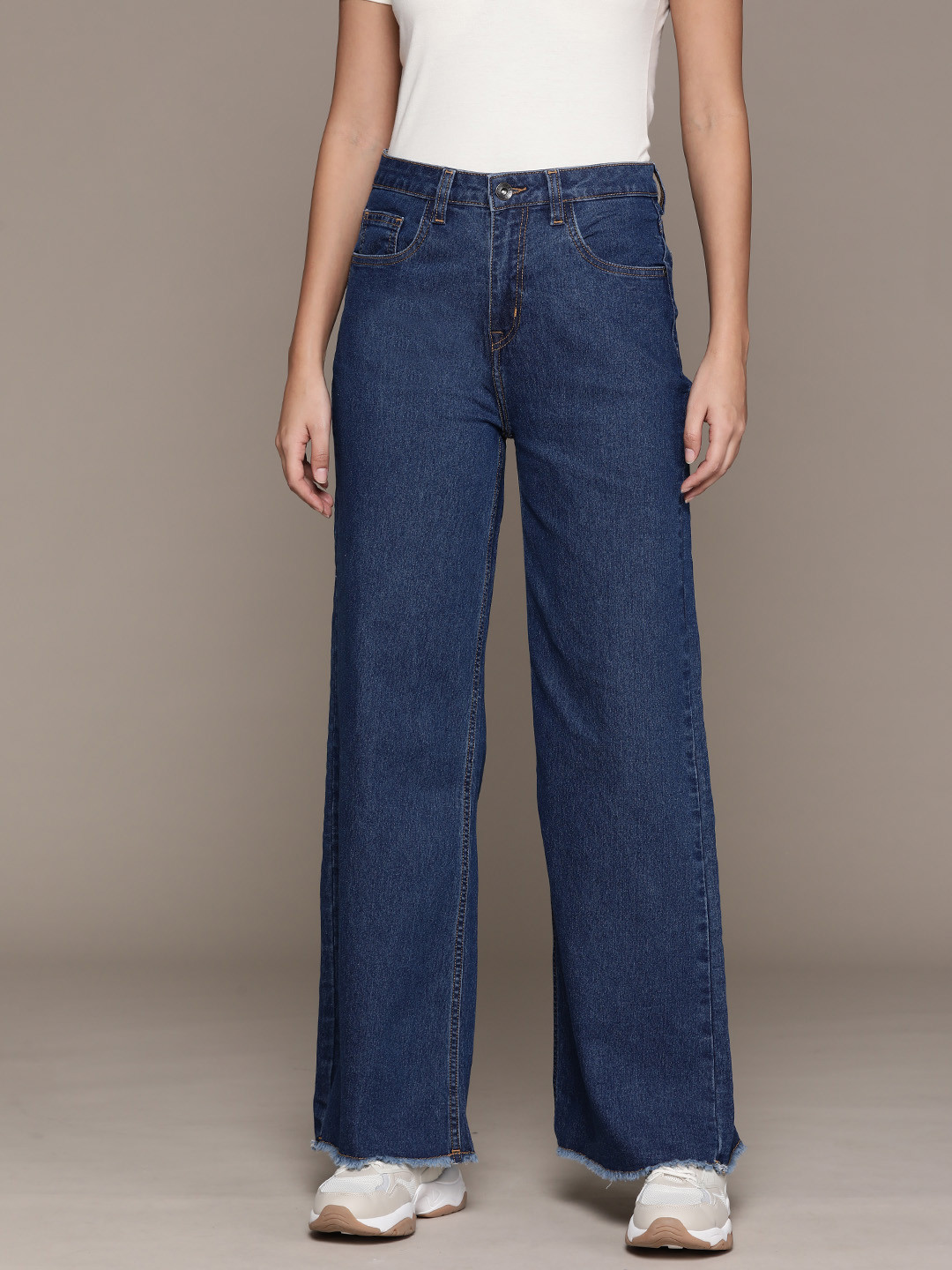 

The Roadster Lifestyle Co. Women Frayed Hem Wide Leg High-Rise Stretchable Jeans, Navy blue