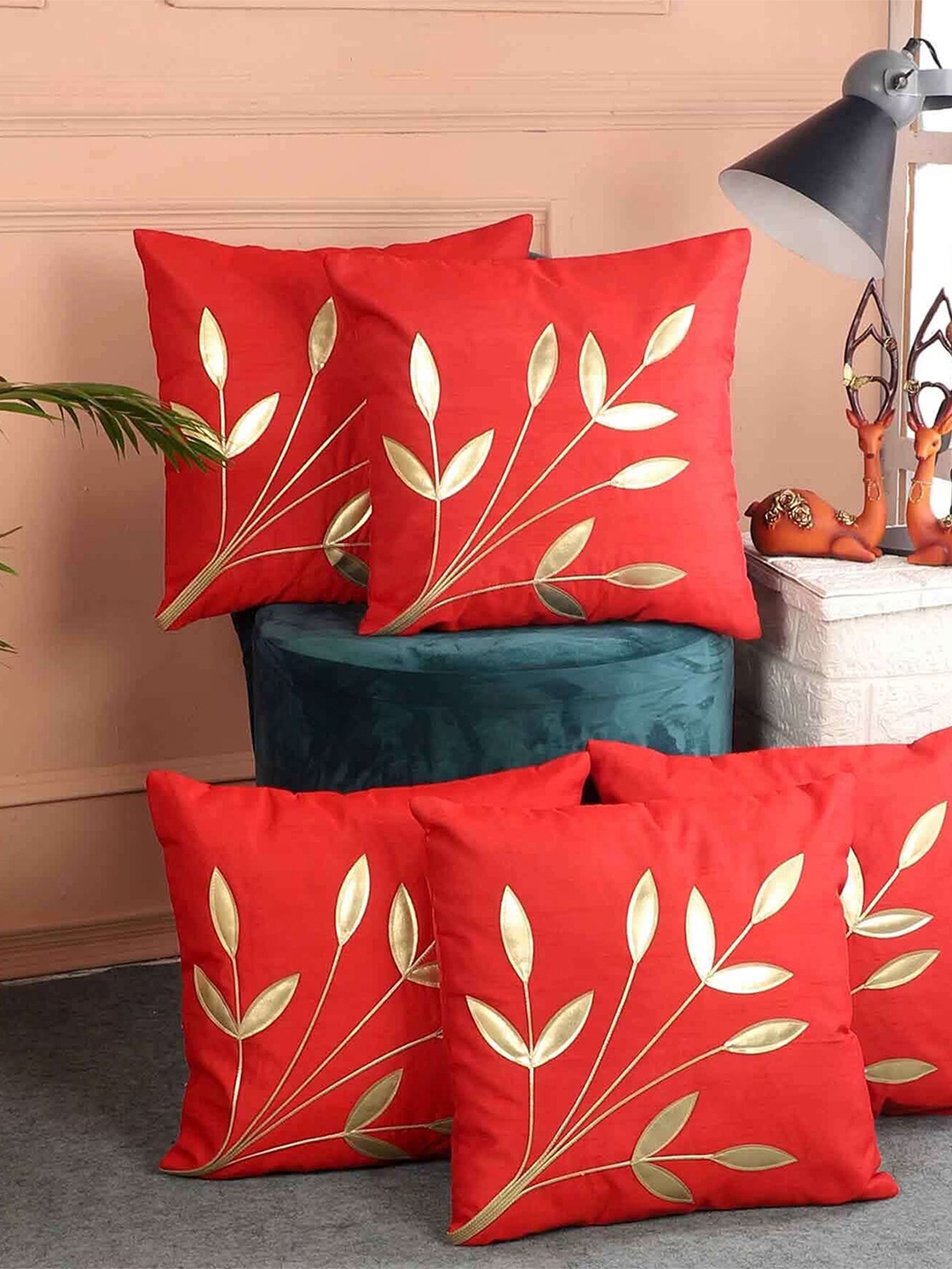 

MFD HOME FURNISHING Red & Gold-Toned 5 Pieces Floral Printed Square Cushion Covers