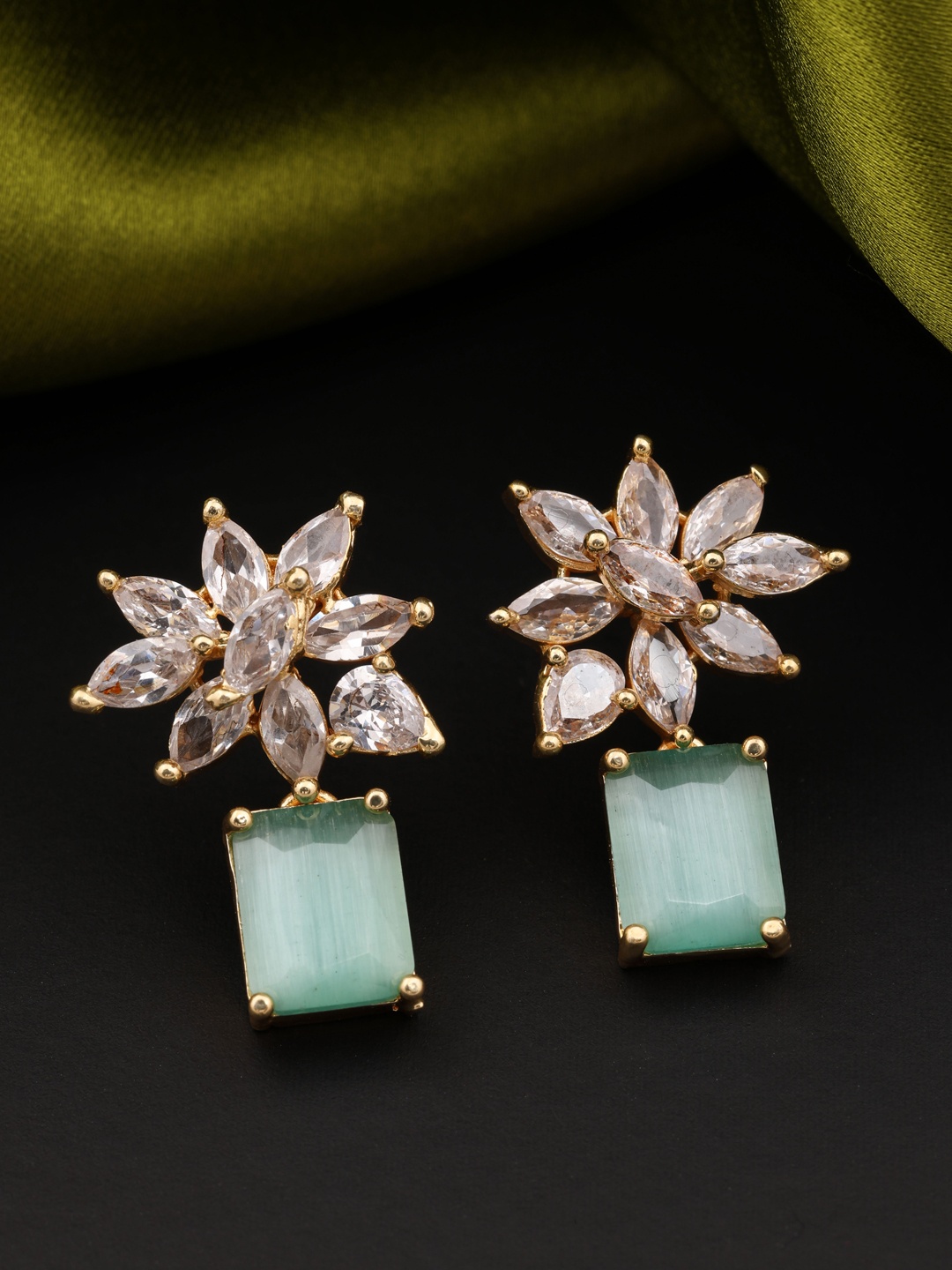 

Brado Jewellery Gold-Plated Contemporary Drop Earrings