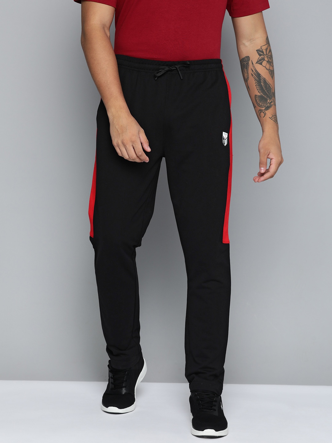 

HRX by Hrithik Roshan Men Colourblocked Regular Fit Track Pants, Black