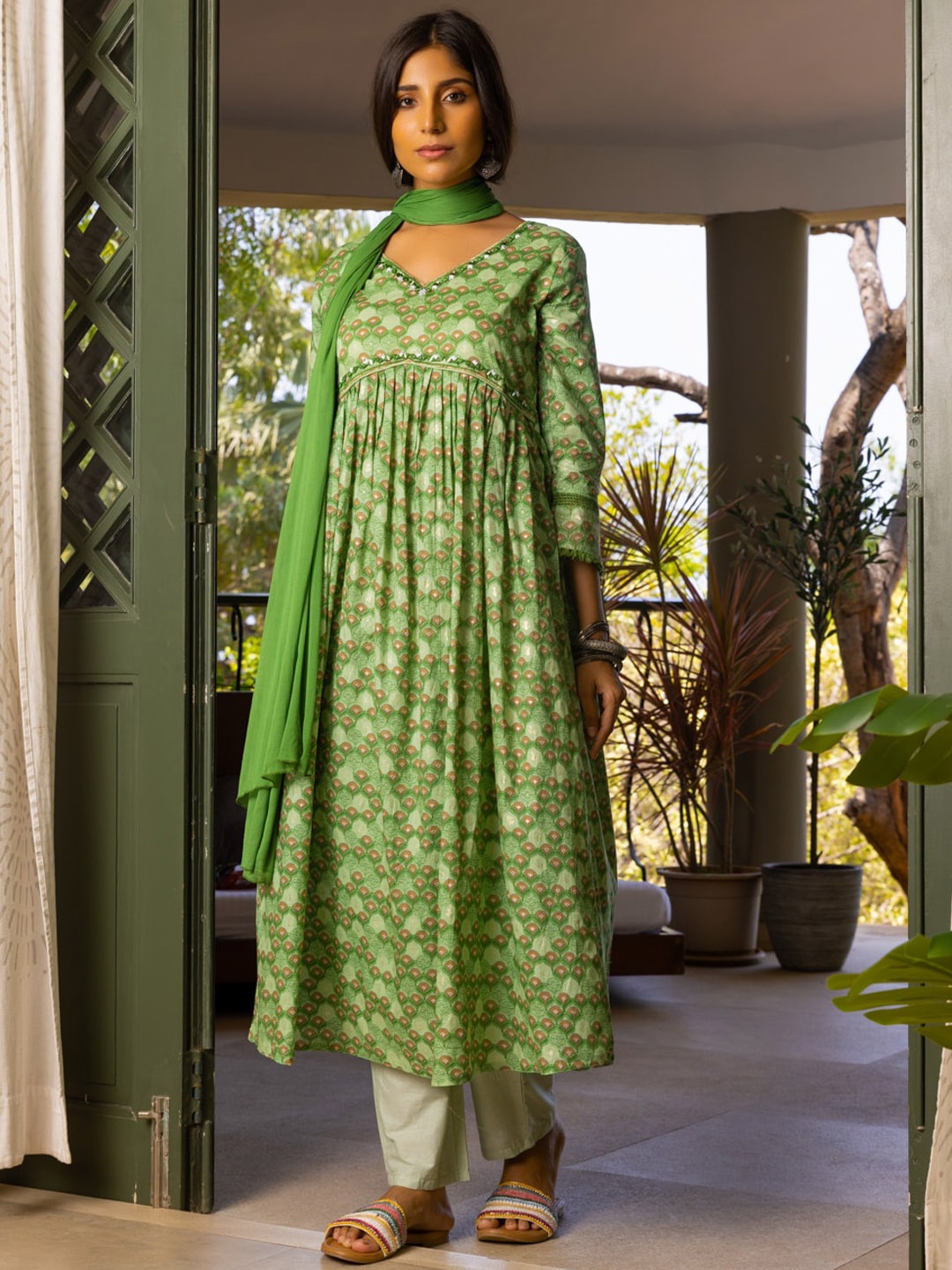

Ishin Floral Printed Empire Thread Work Pure Cotton A-Line Kurta & Trouser With Dupatta, Green