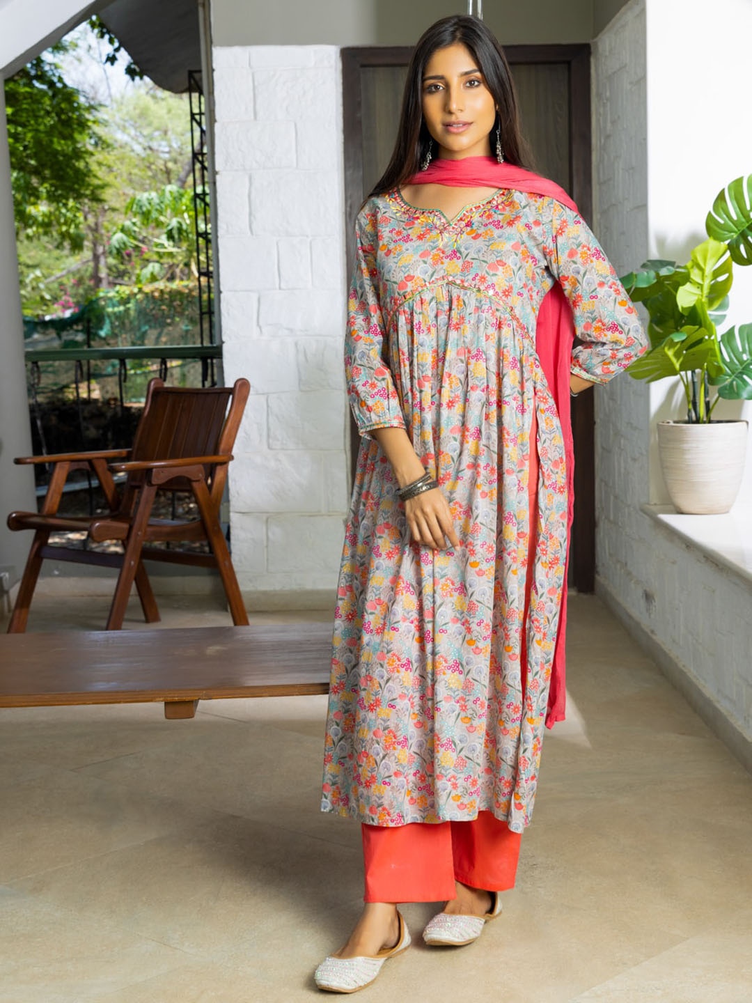 

Ishin Floral Printed Empire Thread Work A-Line Kurta & Palazzo With Dupatta, Grey