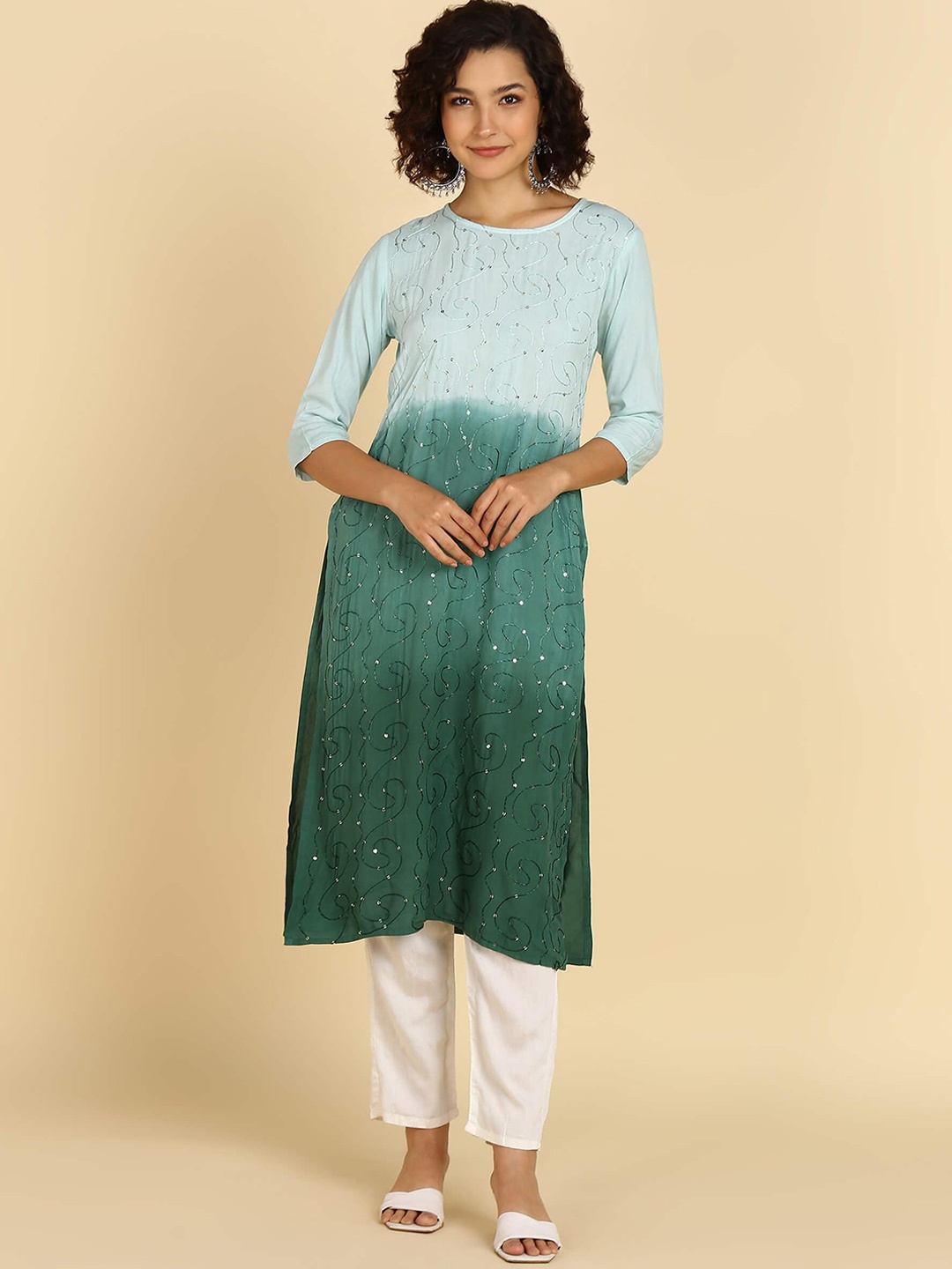 

Maaesa Ombre Dyed Sequinned Round Neck Straight Kurta, Green