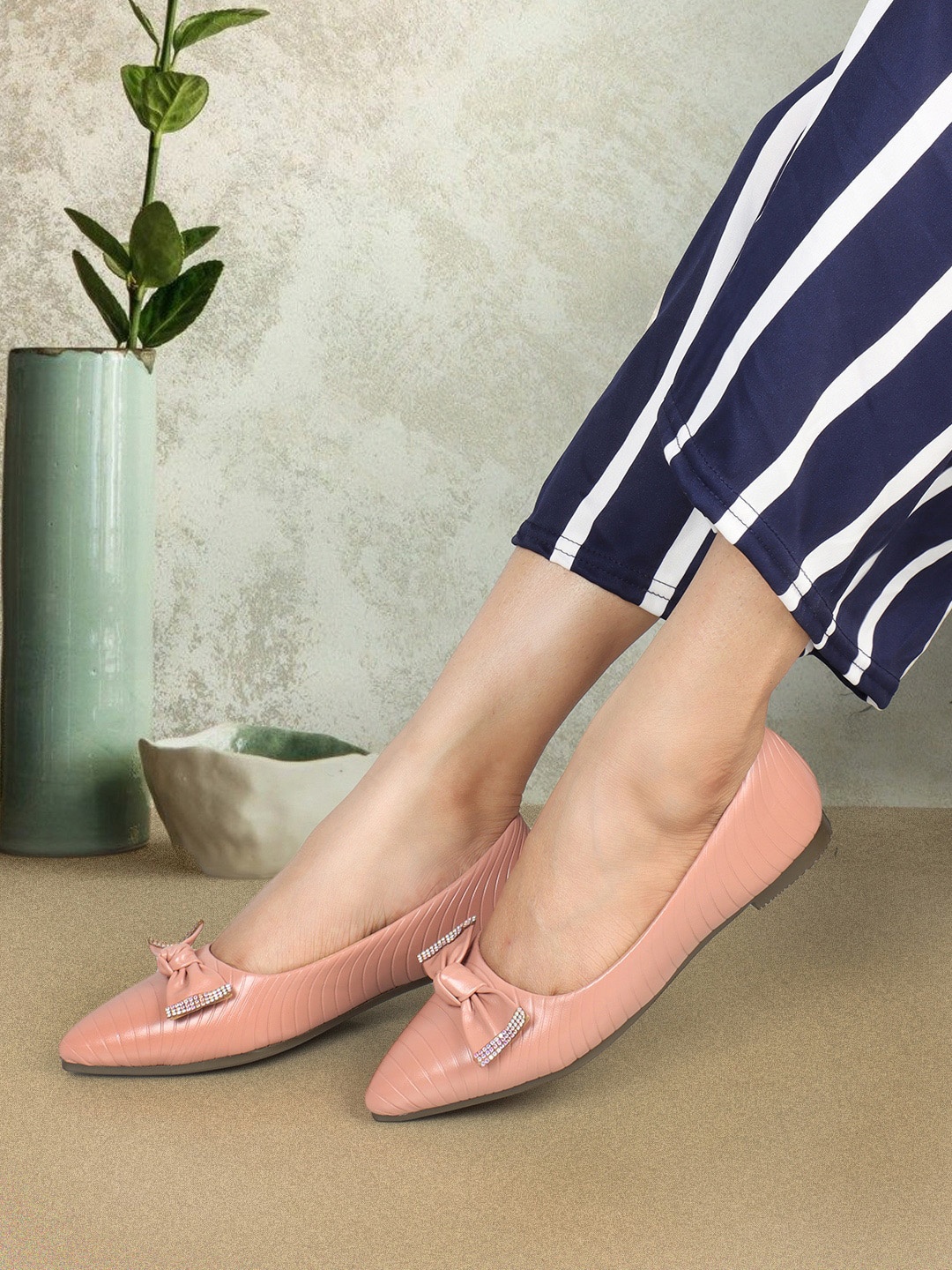 

ICONICS Textured Pointed Toe Ballerinas With Bows, Peach