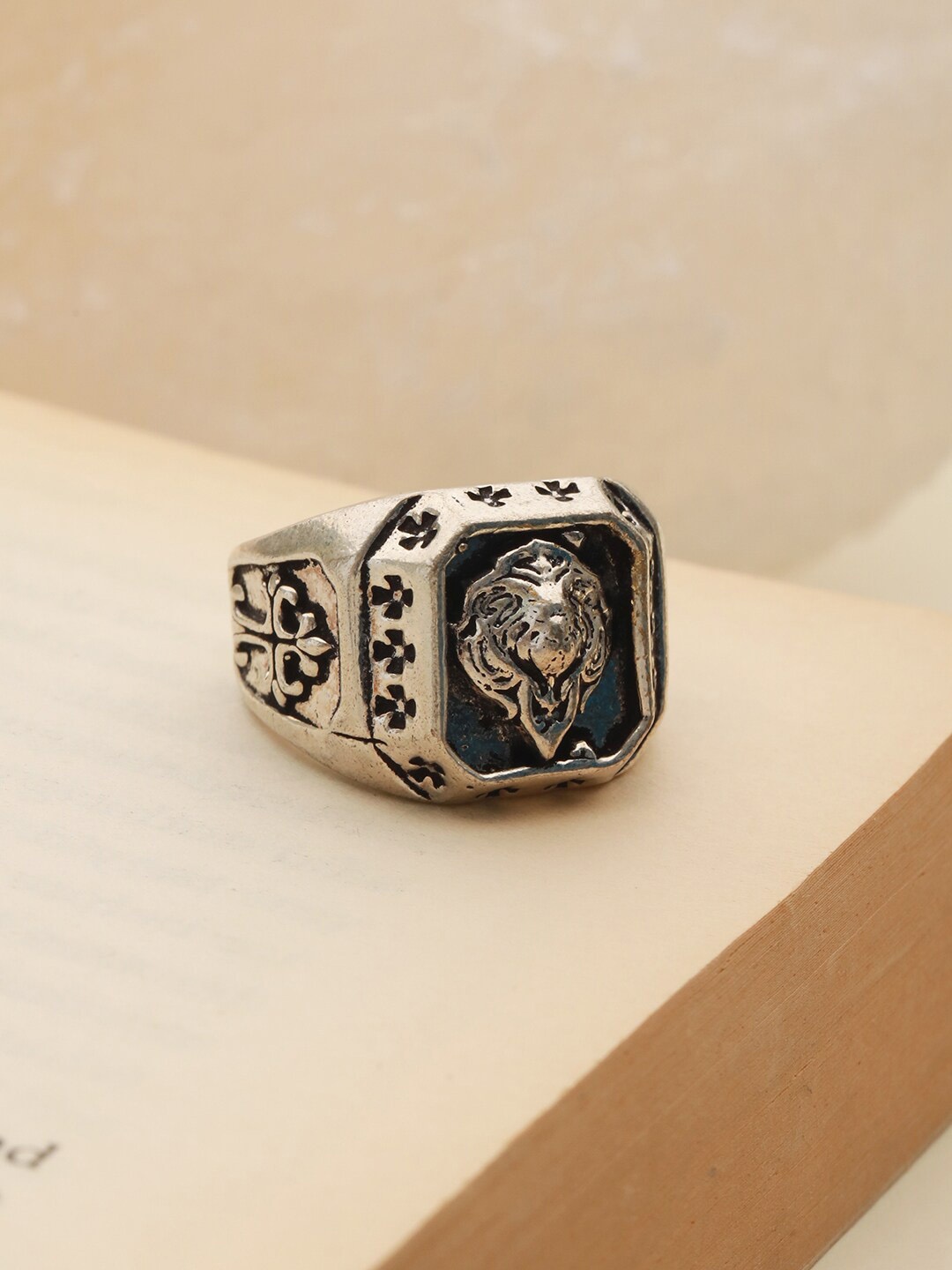 

Priyaasi Men Silver-Plated Lion Finger Ring