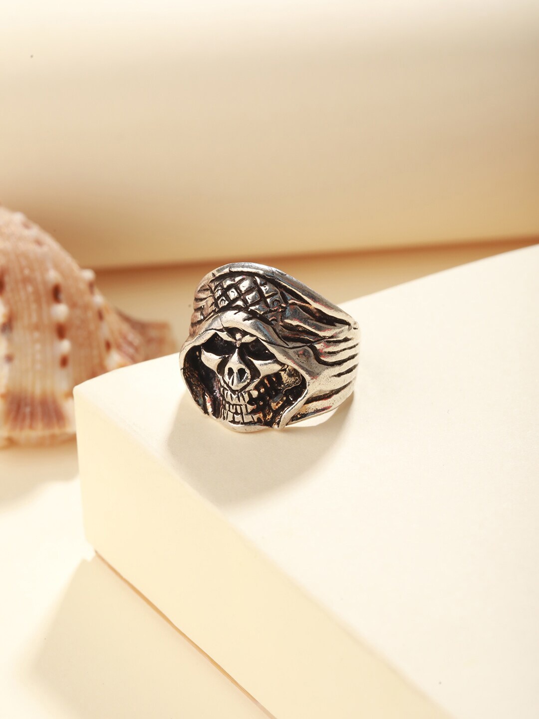 

Priyaasi Silver-Plated Crowned Skull Finger Ring