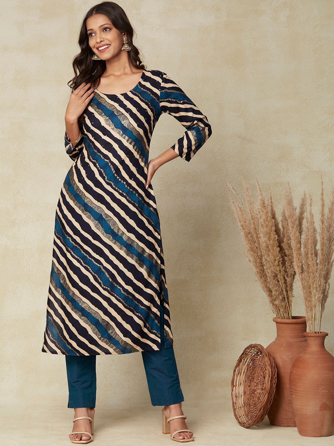 

FASHOR Navy Blue & Beige Abstract Foil Printed Indigo Straight Kurta