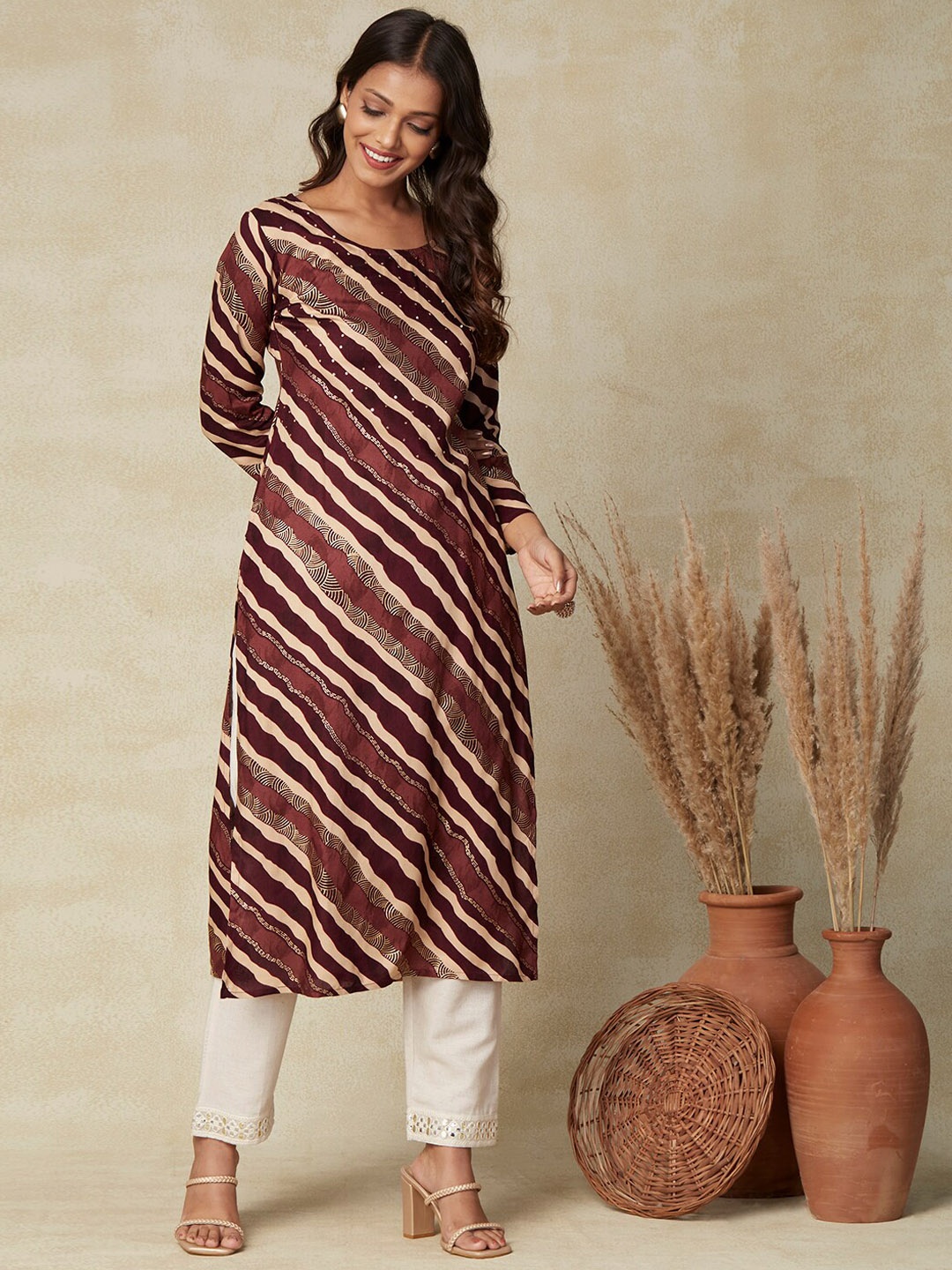 

FASHOR Brown & Beige Abstract Foil Printed Indigo Straight Kurta