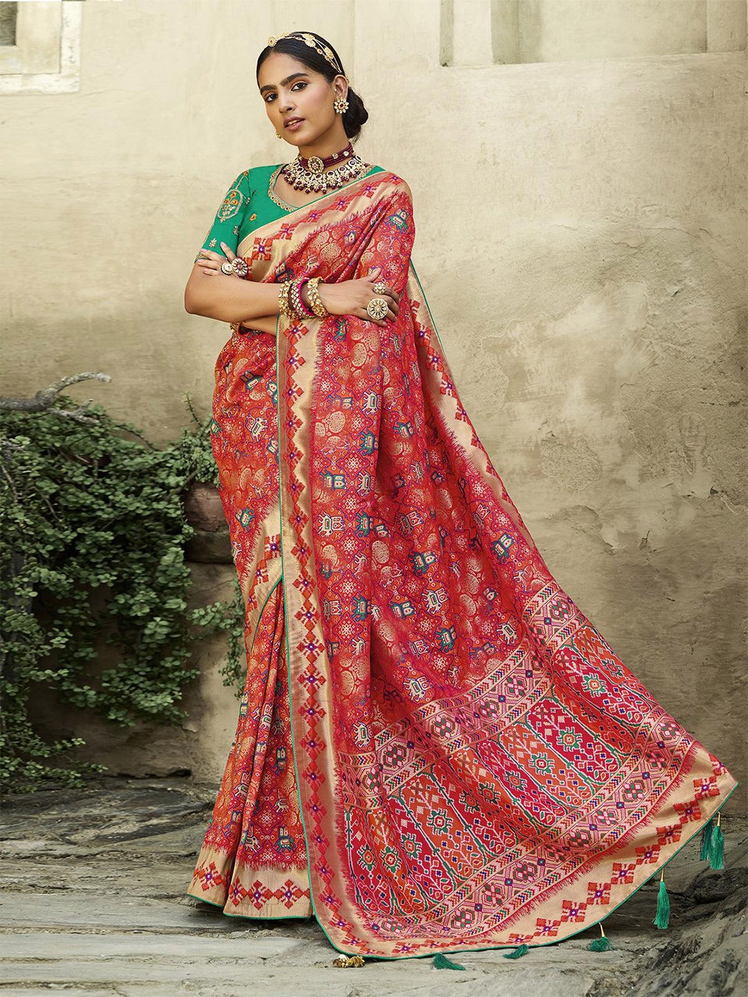 

ODETTE Orange & Green Woven Design Zari Silk Blend Saree