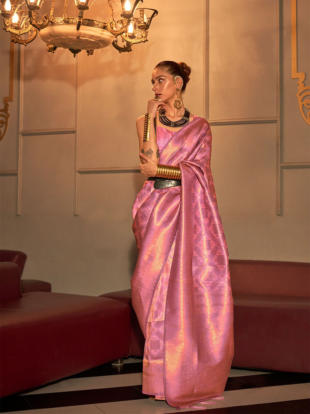 

ODETTE Floral Woven Design Zari Silk Blend Saree, Pink