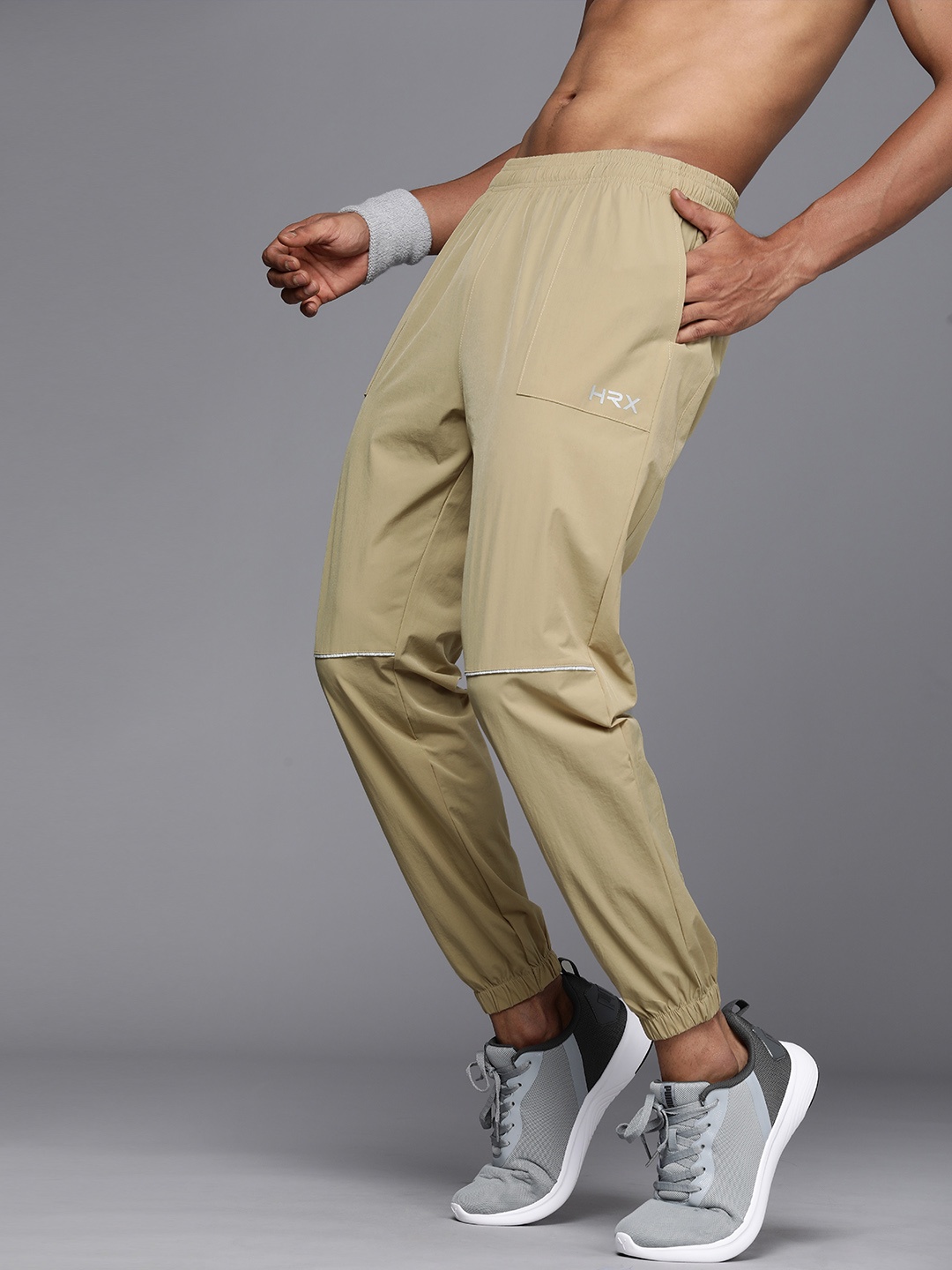 

HRX by Hrithik Roshan Men Solid Rapid-Dry Antimicrobial Training Joggers, Beige