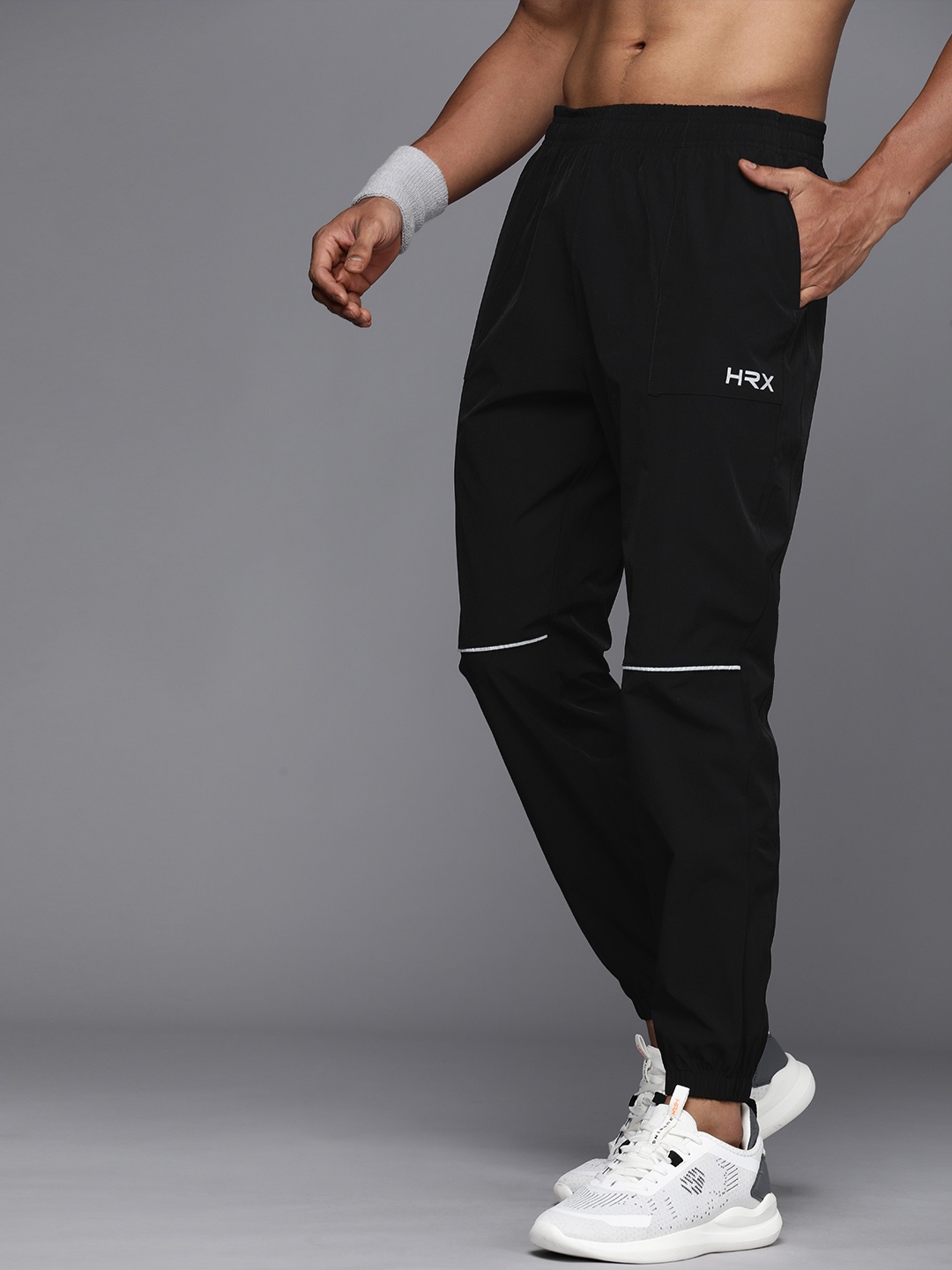 

HRX by Hrithik Roshan Men Solid Rapid-Dry Antimicrobial Training Joggers, Black
