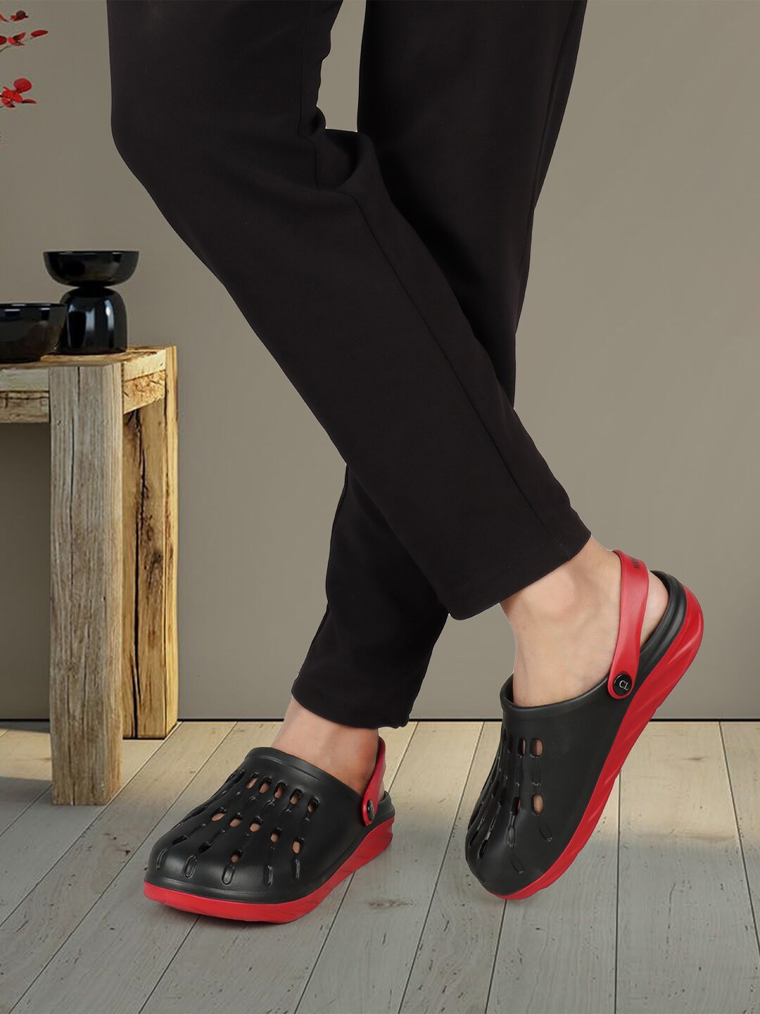 

Carlton London Men Lightweight Rubber Clogs, Black