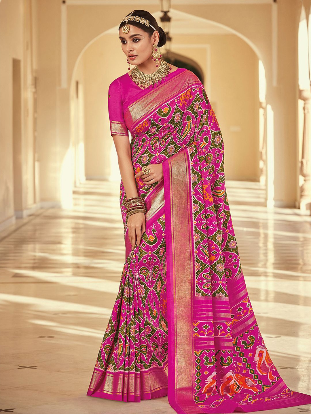 

Mitera Ethnic Motifs Printed Zari Saree, Pink