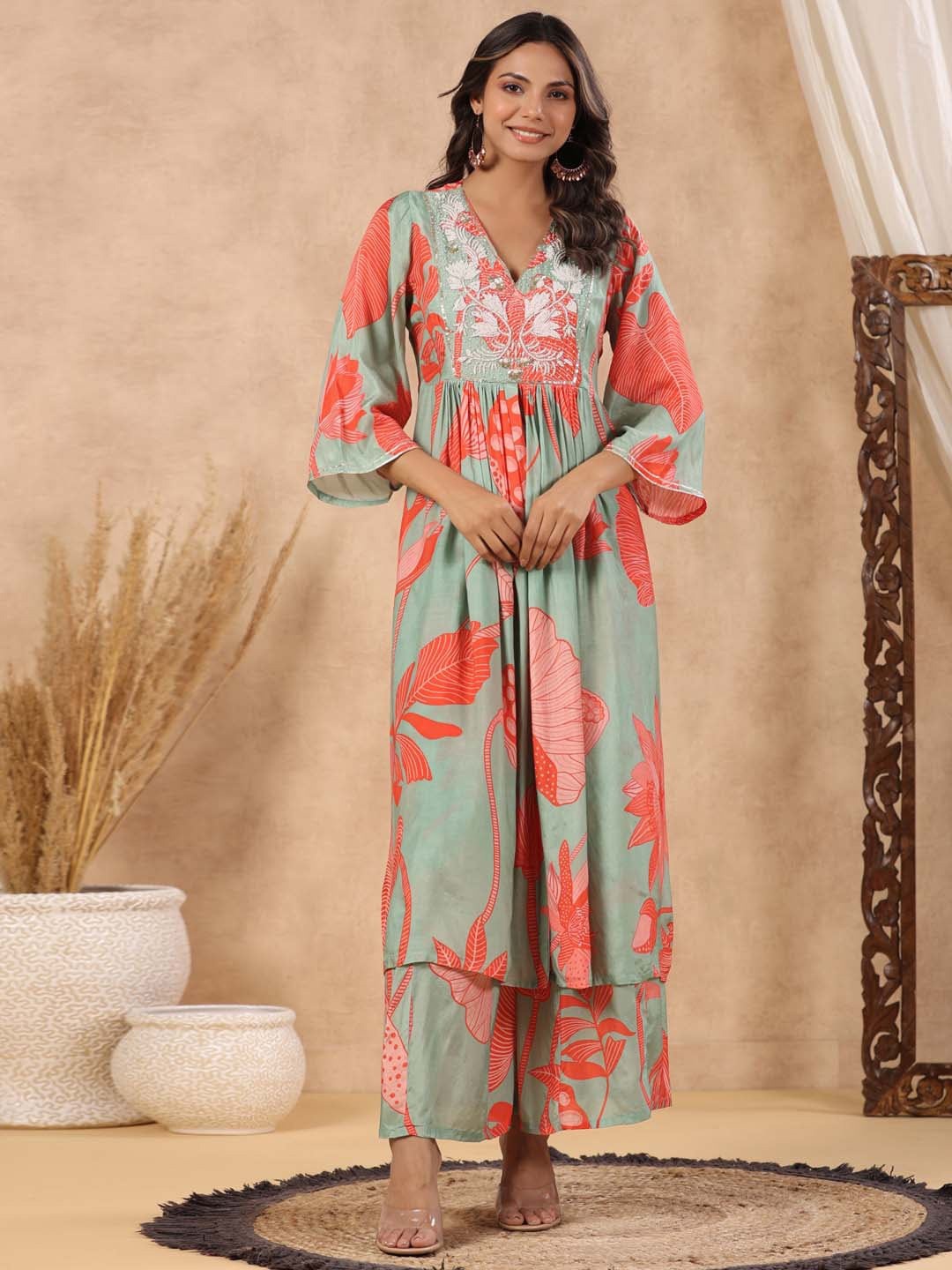 

Meena Bazaar Floral Printed Regular Beads Kurta With Palazzos, Sea green