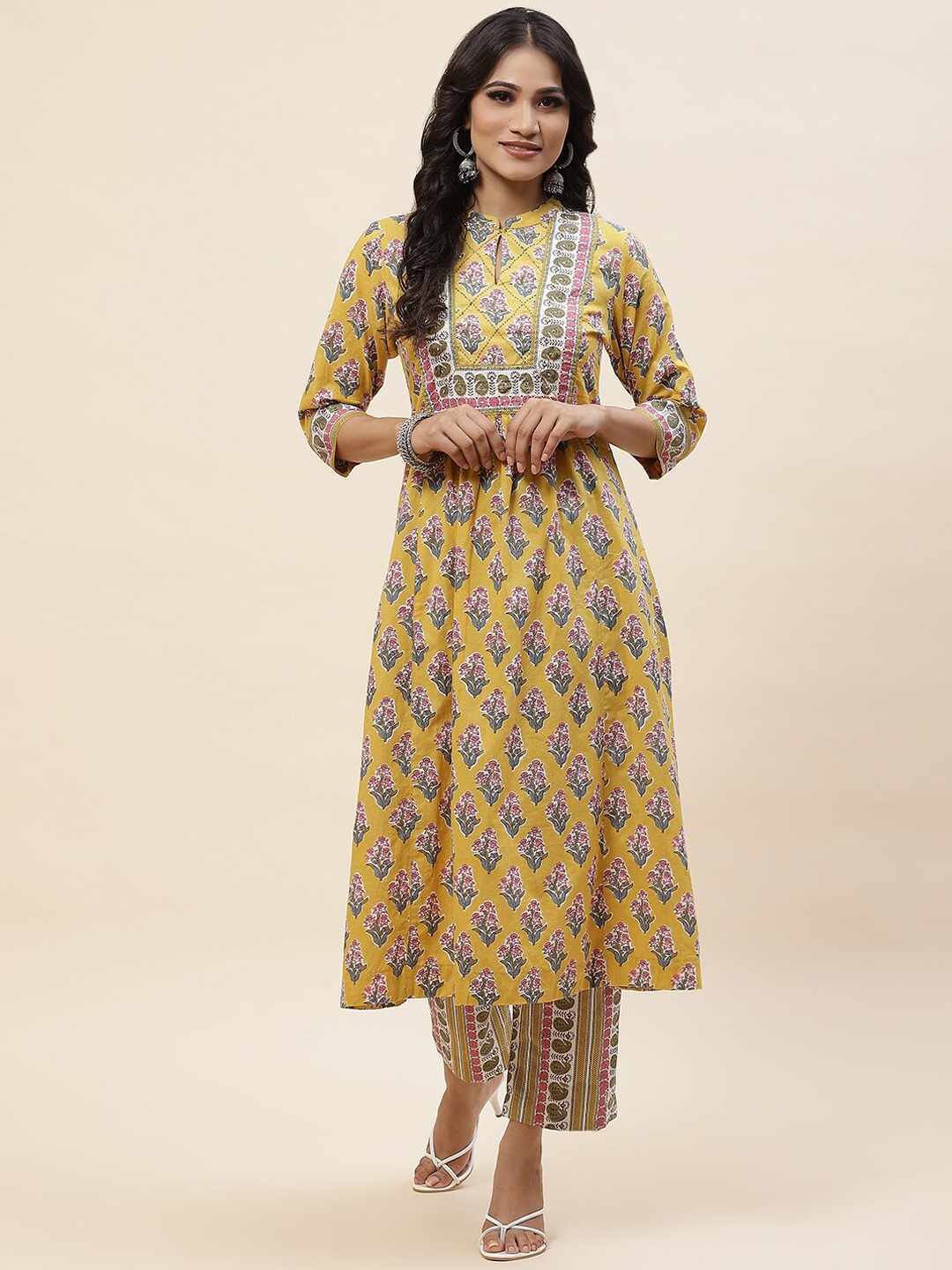 

Meena Bazaar Floral Printed Thread Work Kurta With Trousers, Mustard