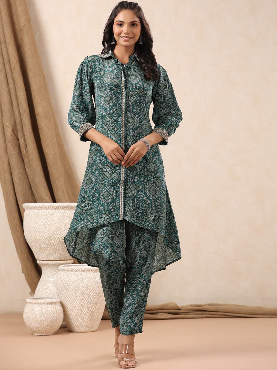 

Meena Bazaar Geometric Printed Shirt Collar A-Line Kurta With Trousers, Green