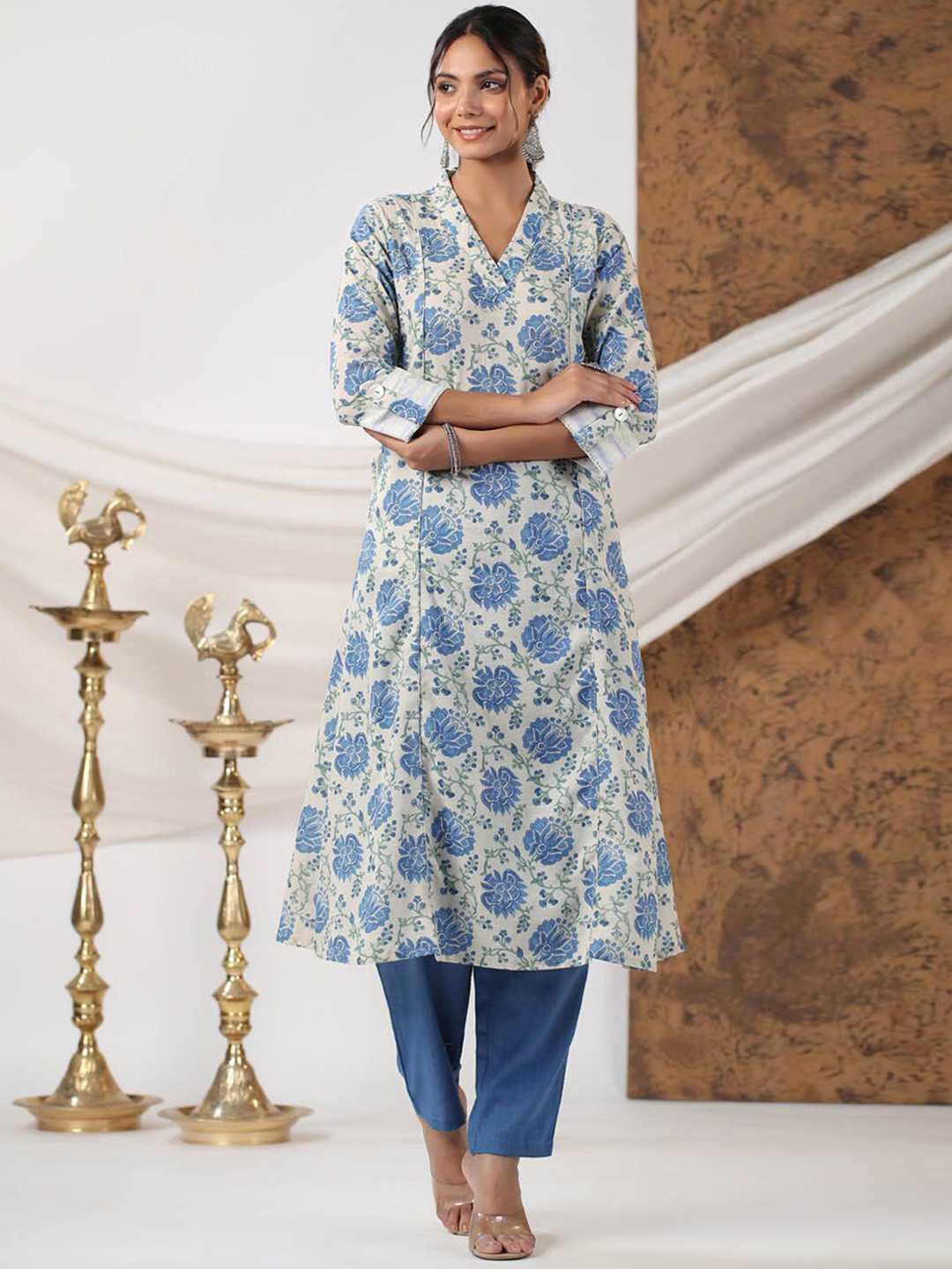 

Meena Bazaar Floral Printed V-Neck A-Line Kurta With Trousers, Beige
