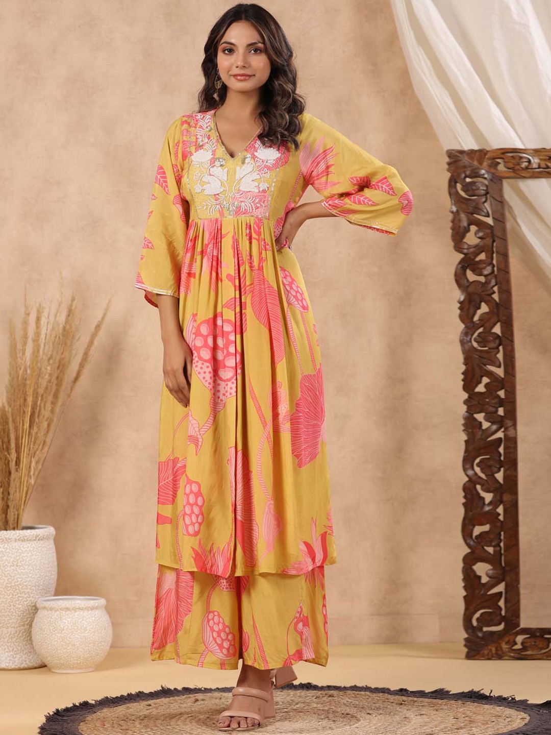 

Meena Bazaar Floral Printed V-Neck Empire Kurta With Palazzos, Mustard