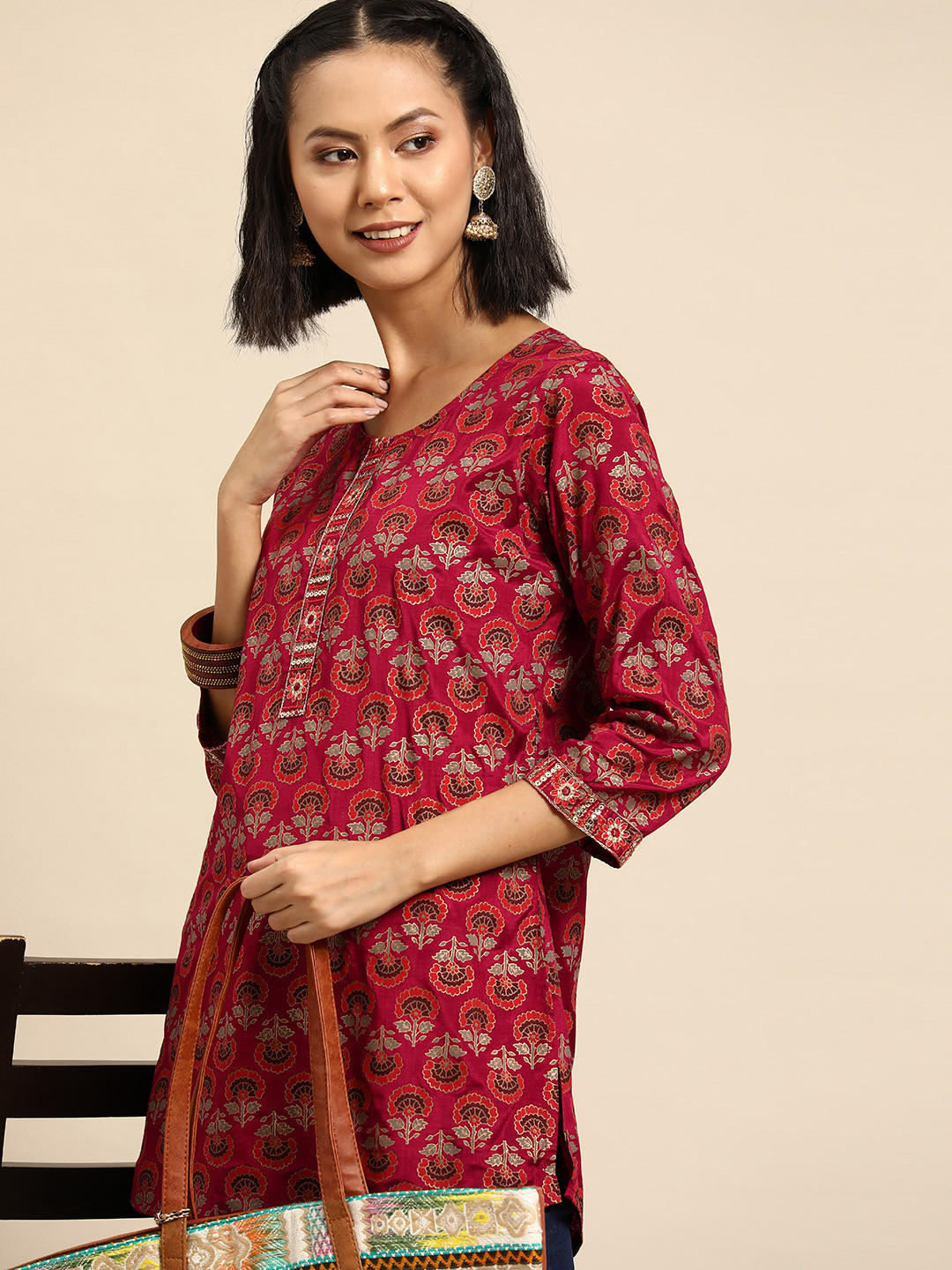 

Sangria Ethnic Motifs Printed Thread Work Thread Work Kurti, Maroon