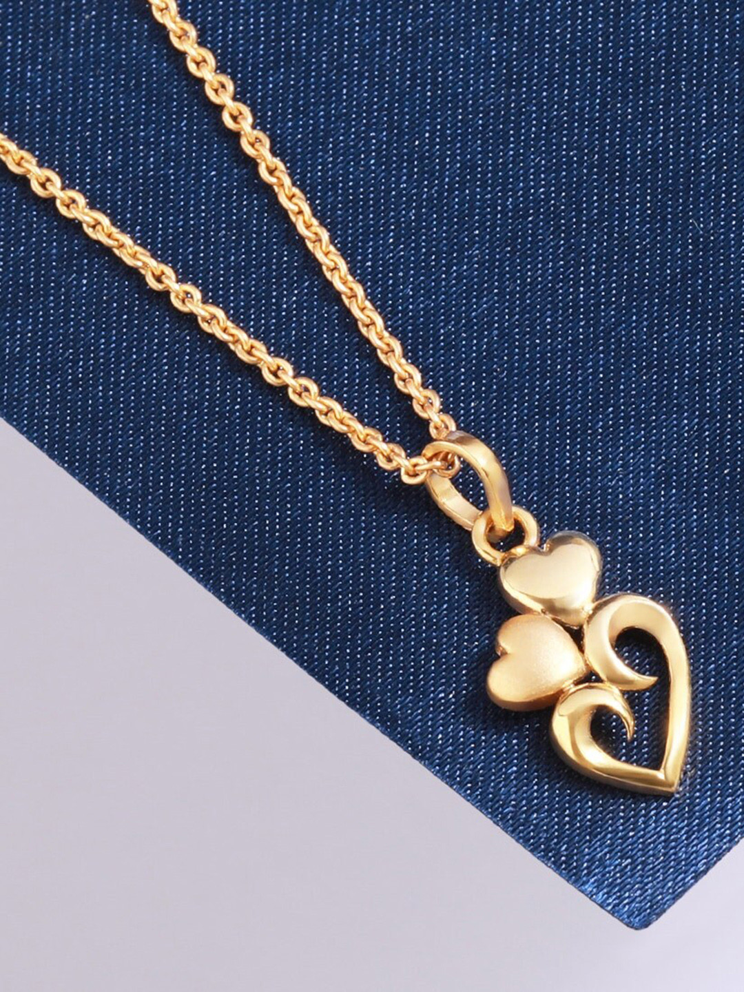 

CANDERE A KALYAN JEWELLERS COMPANY 18KT BIS Hallmark Gold Pendant - 1.08 g